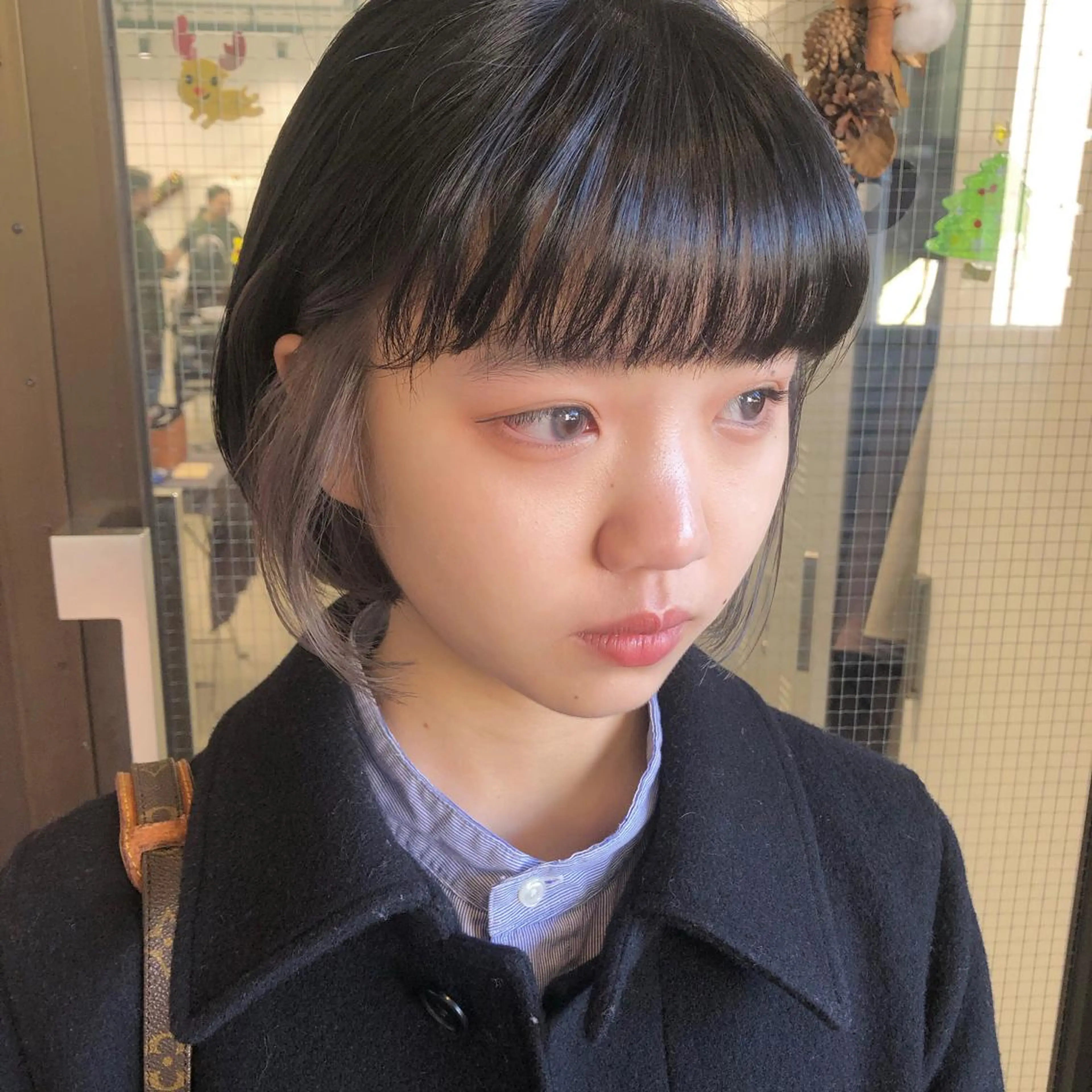 ショート カラー ブリーチ シルバー ホワイトシルバー ヘアカラー 2nd所属・🤍2nd🤍田所 美希のヘアスタイル