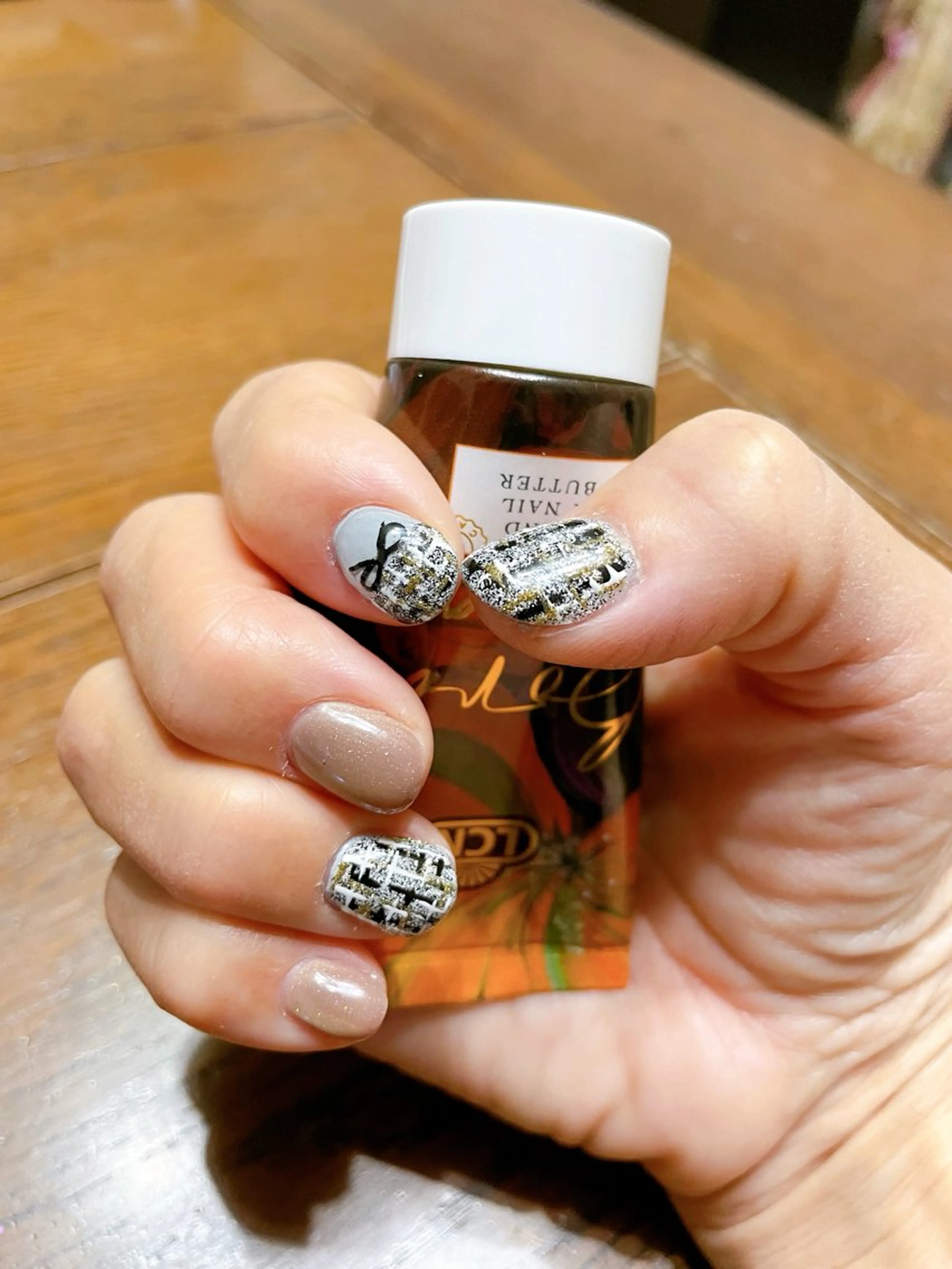 ツイードマグネットネイルの写真