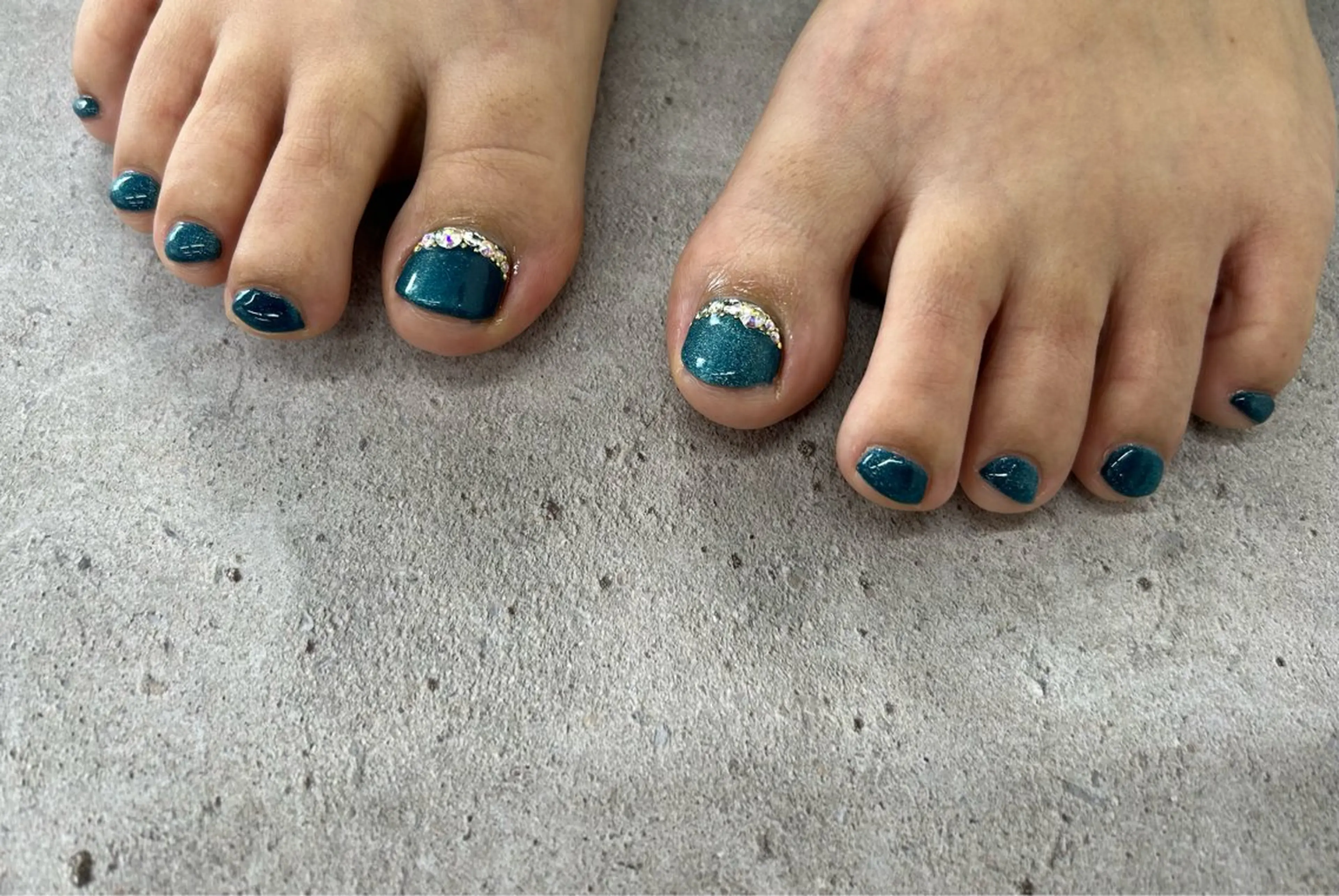 ネイル ブルー キラキラネイル マグネットネイル ストーンネイル フットネイル Nail Salon agré所属・agré ネイルサロン　アグレのネイルデザイン