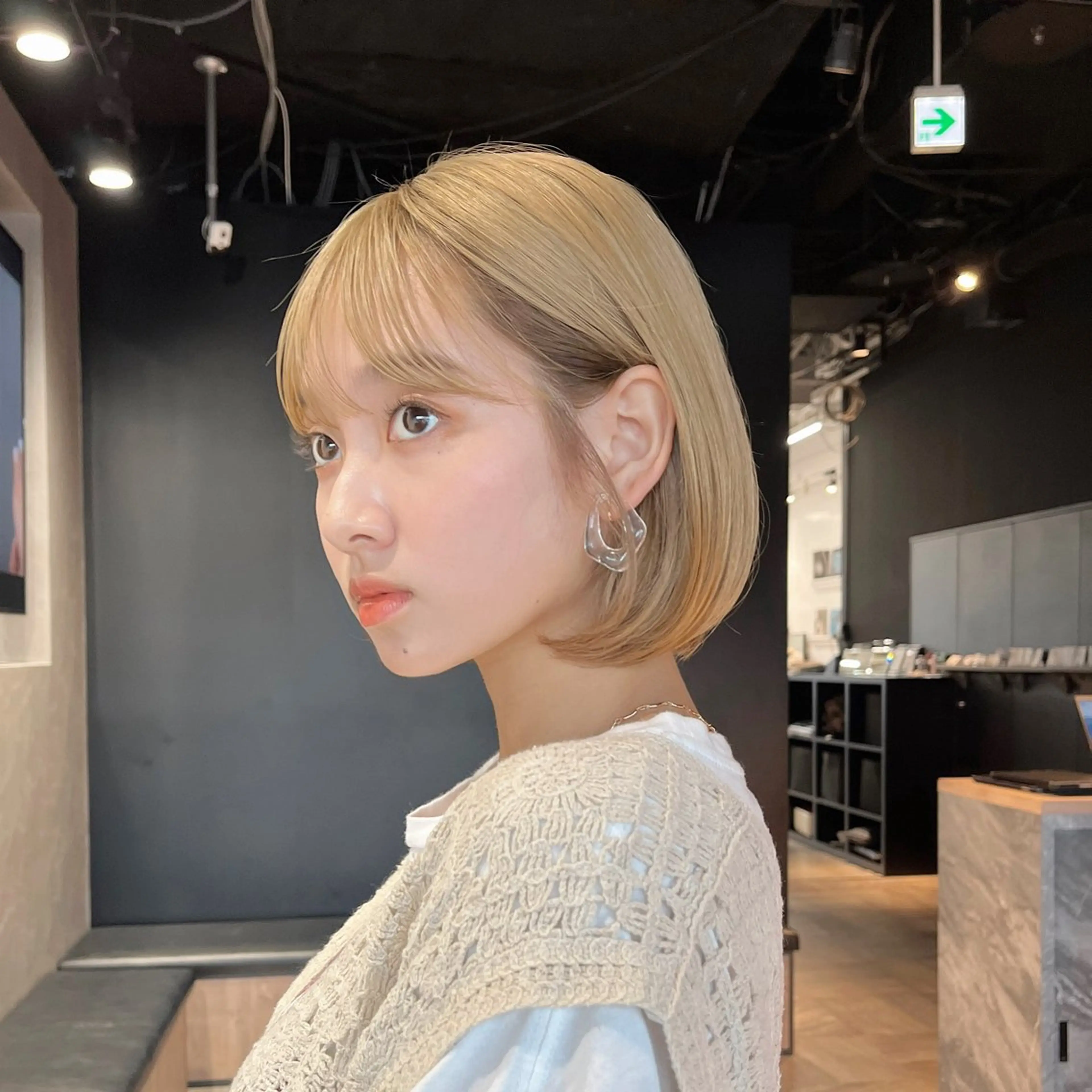 ショート カラー ヘアアレンジ ブリーチ ハイトーンカラー ボブ 🌱ボブ/レイヤー/ ベージュ/あやみ✨のヘアスタイル