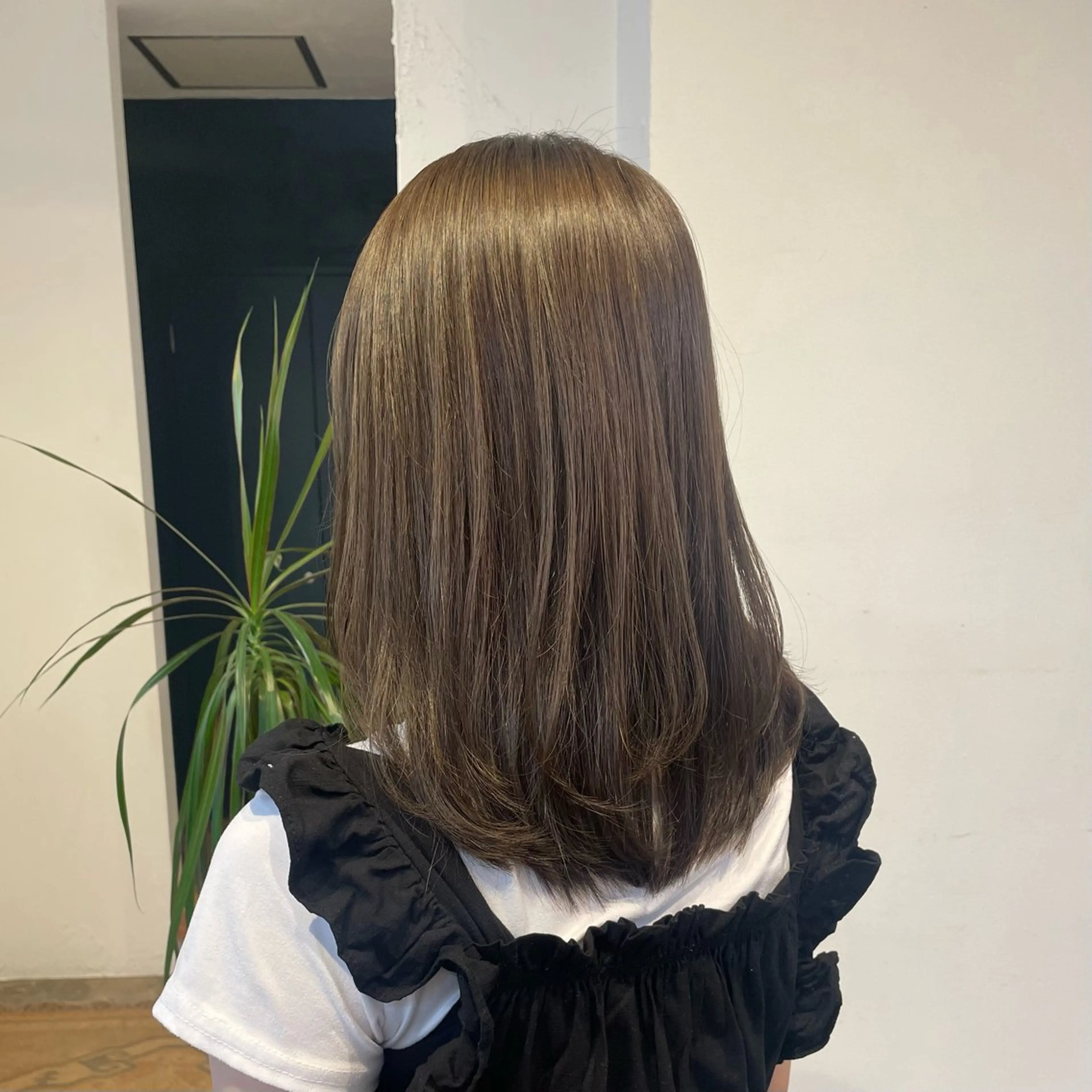 セミロング カラー ヘアアレンジ 透明感カラー ヘアカラー mina / 透明感ベージュカラーのヘアスタイル