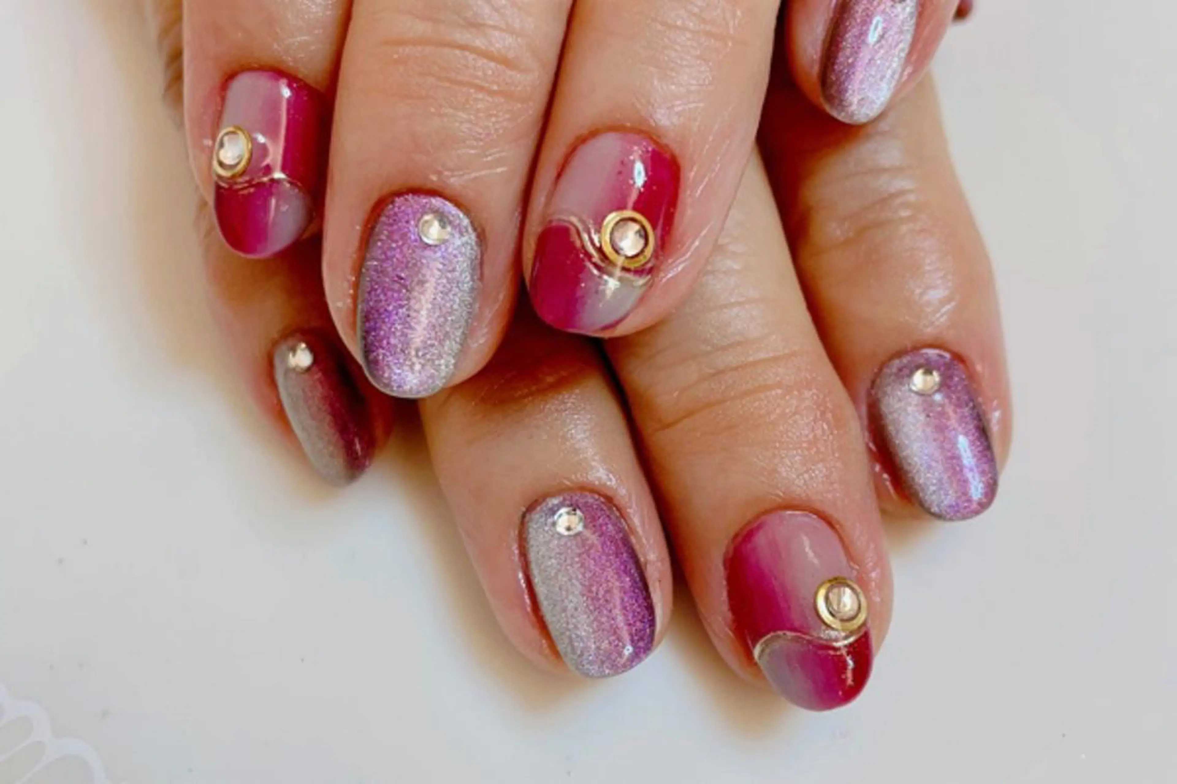 ネイル フレンチネイル ジェルネイル グラデーション マグネットネイル オンブレフレンチ ママリンド　志村坂上店所属・しみ えんのネイルデザイン