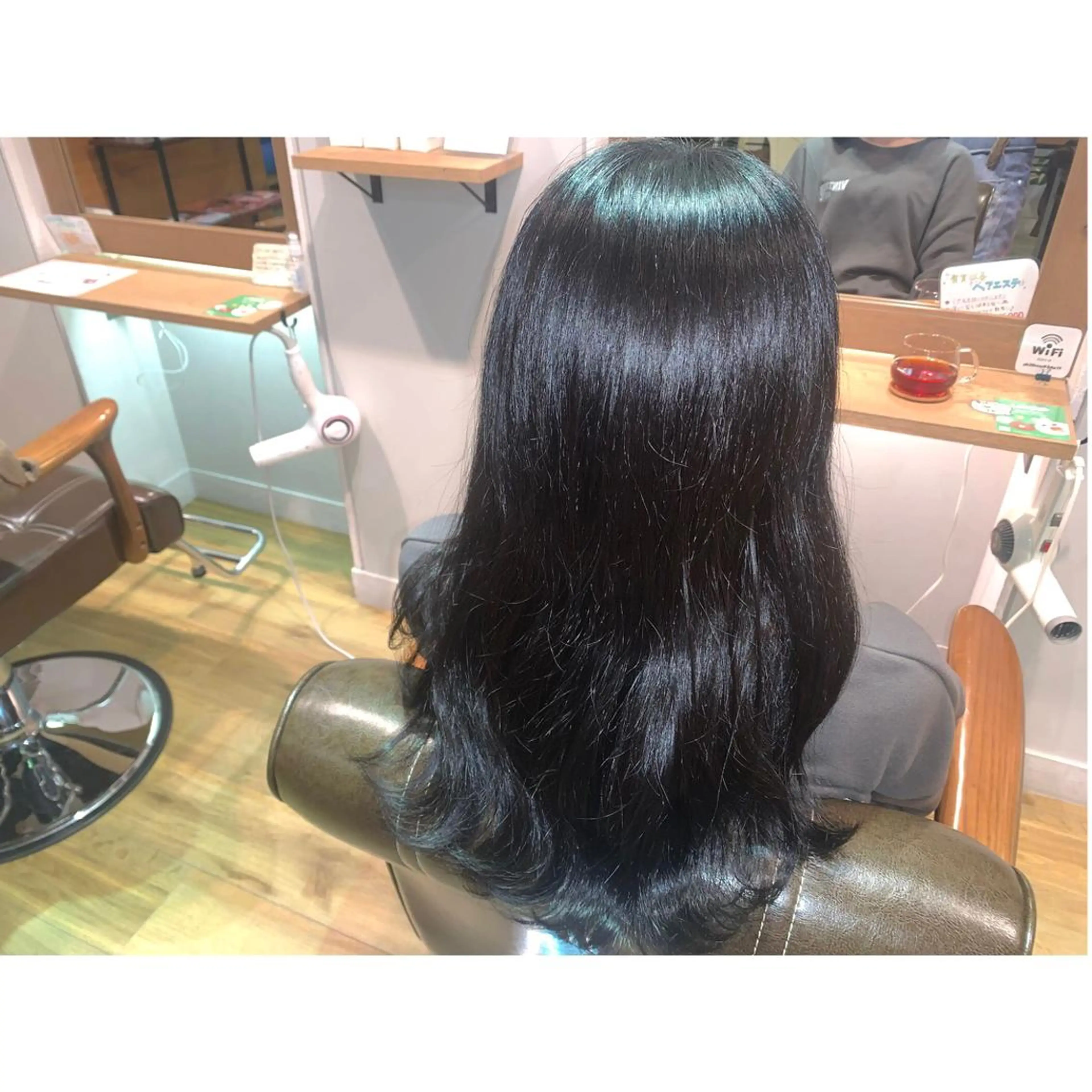 ロング カラー 黒髪 ブルーカラー ブルーブラック ヘアカラー トリートメント ツキダテ ユイのヘアスタイル