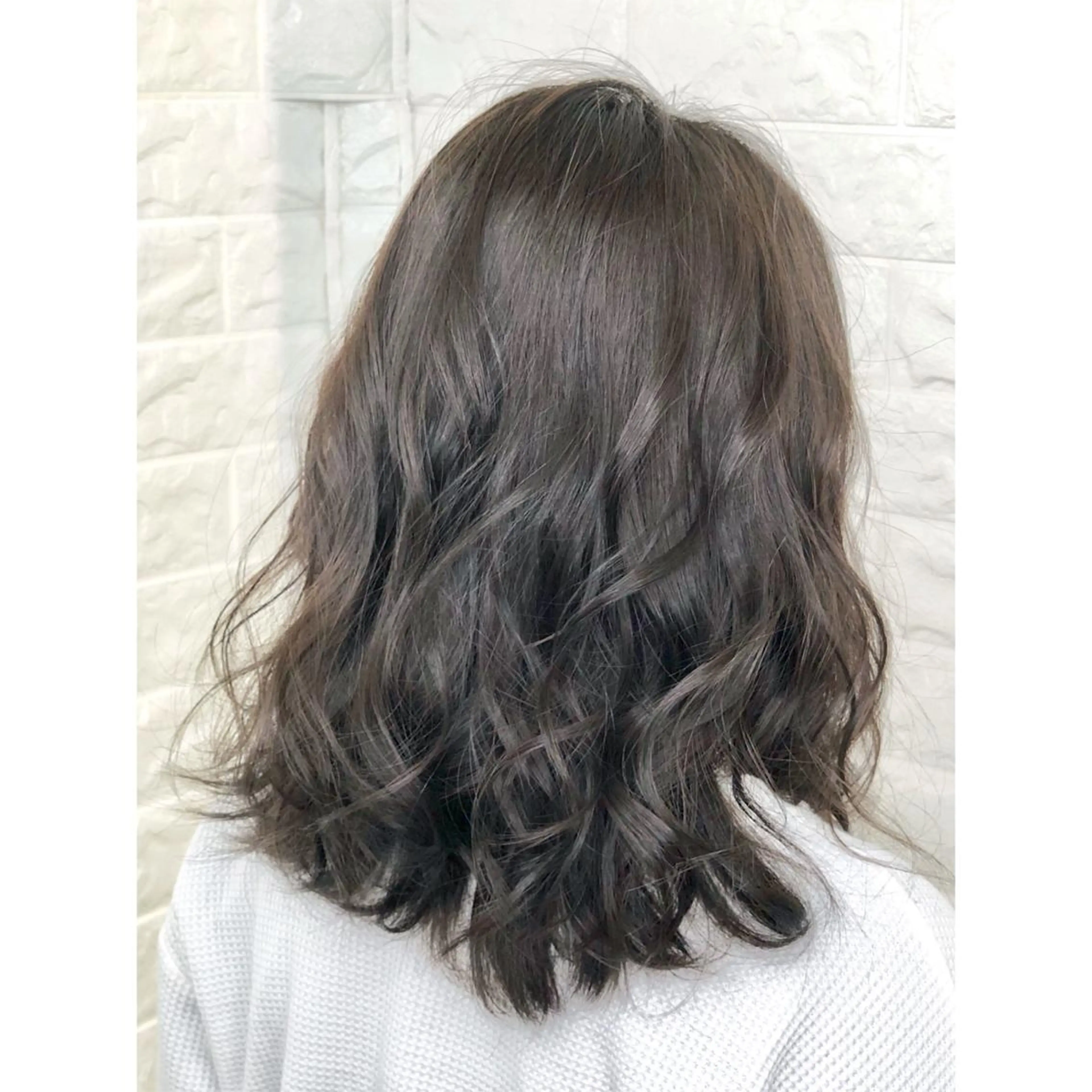 ミディアム カラー ブリーチ 透明感カラー グレージュ イルミナカラー ブリーチなしカラー KIZU 髪質改善 オカルト怪談のヘアスタイル