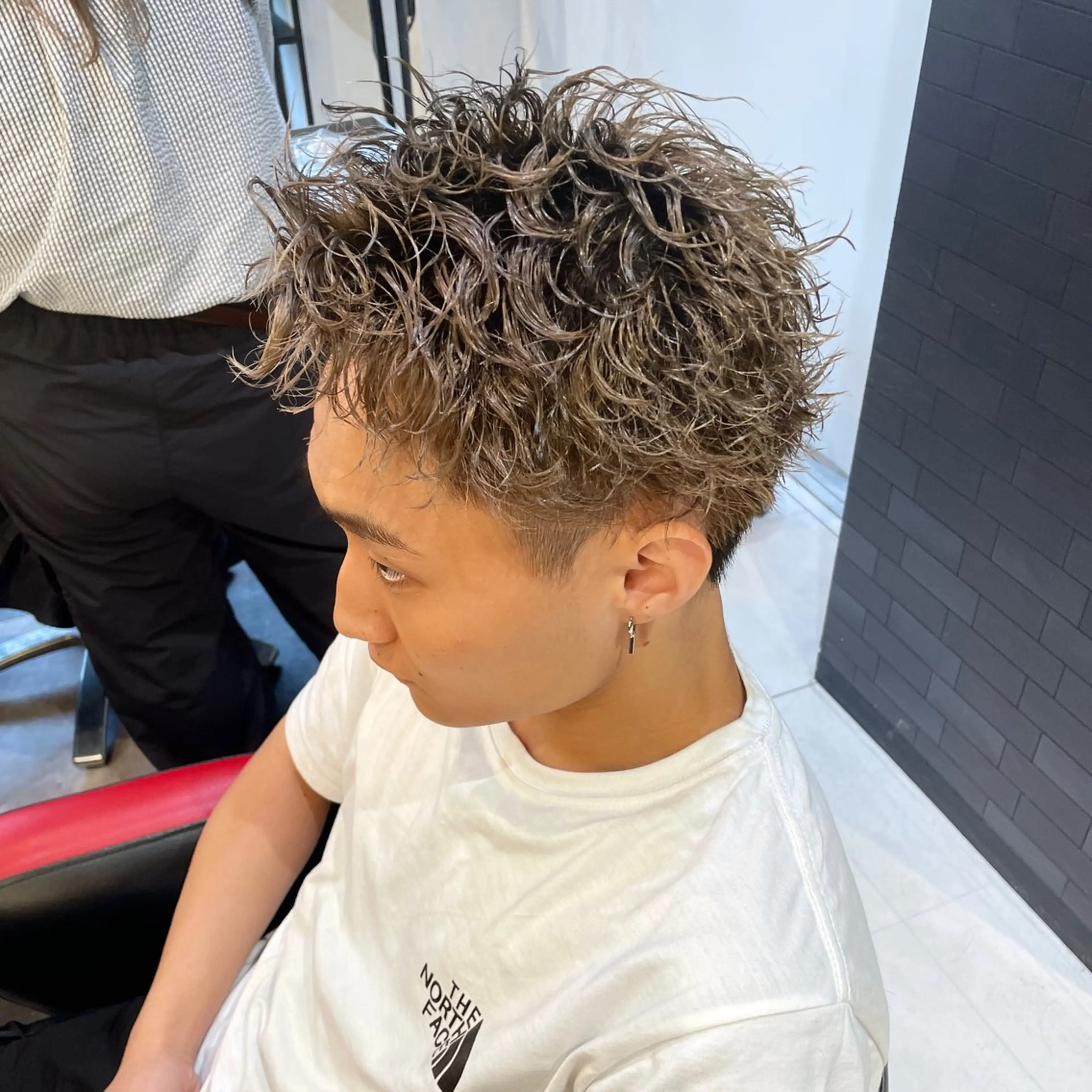 ショート パーマ メンズ メンズパーマ ツイストスパイラルパーマ ショートヘア スパイラルパーマ カット ヘアカラー パーマ メンズヘア特化 崎田 成人のヘアスタイル