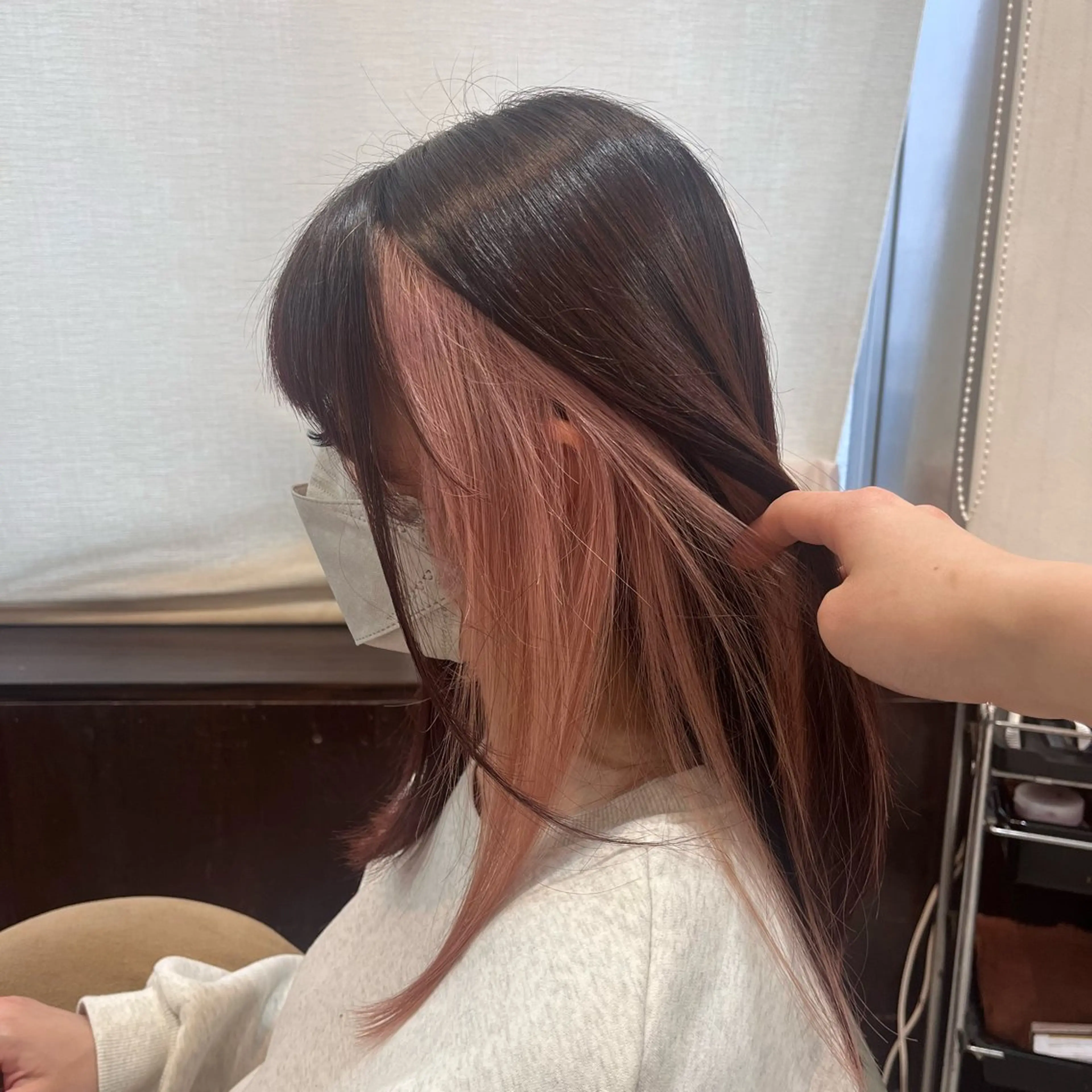 ロング 西 沙菜/トレンド カラー/透明感カラーのヘアスタイル