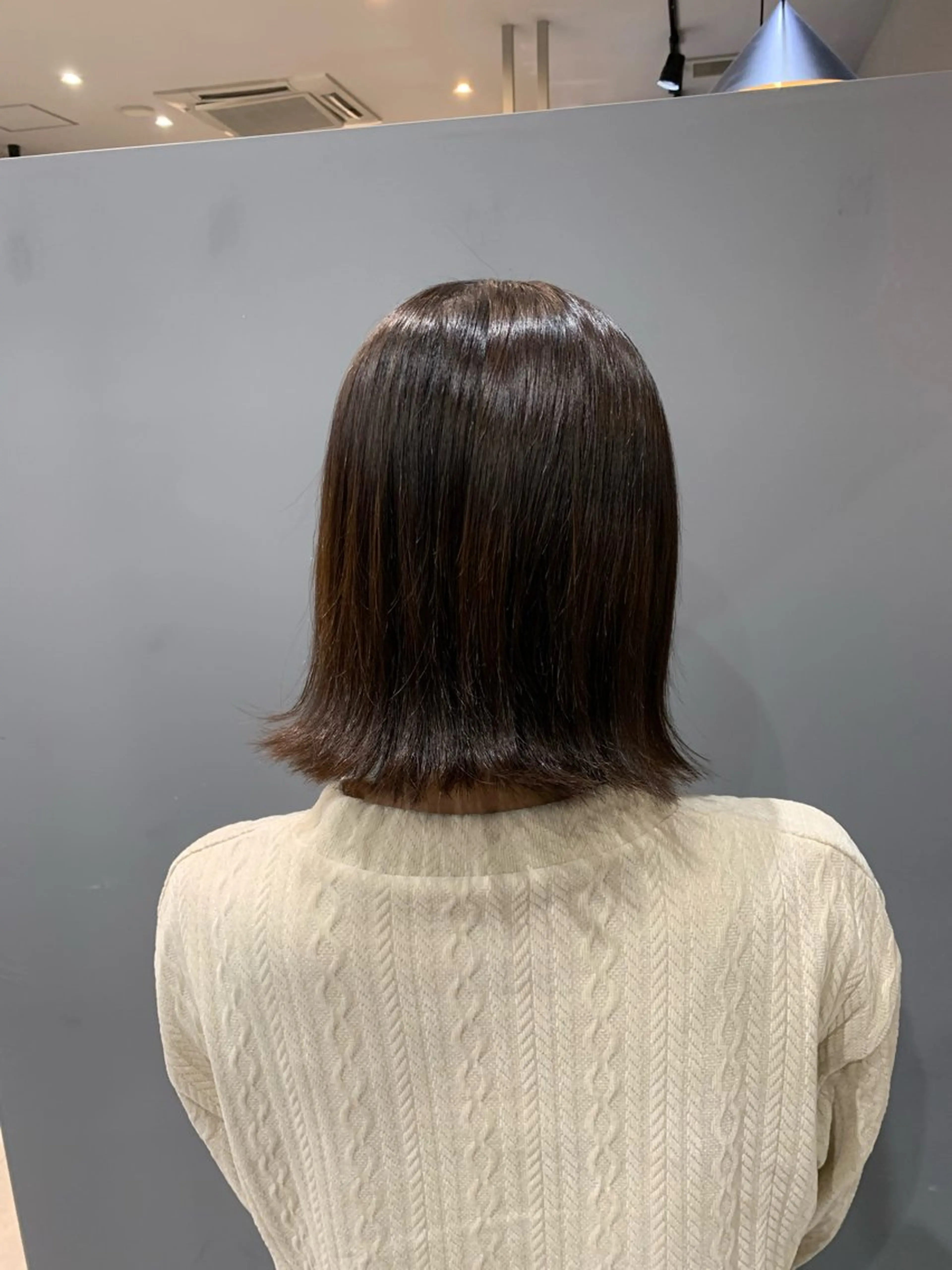 ミディアム 外ハネヘア エマ・ピボット所属・西川 和のヘアスタイル