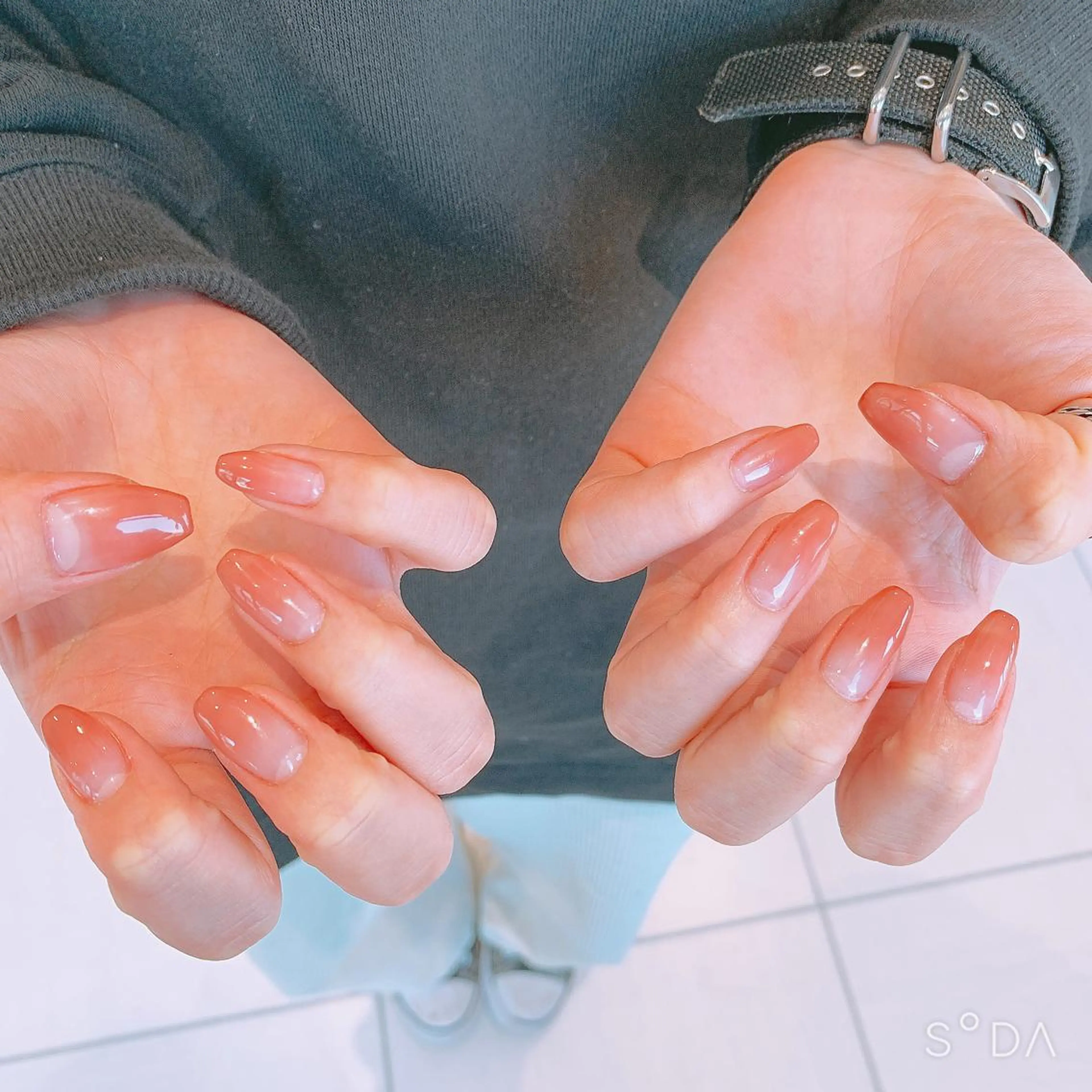 ネイル ブラウン グラデーション ピンク ピンクベージュ Rena colore'のネイルデザイン