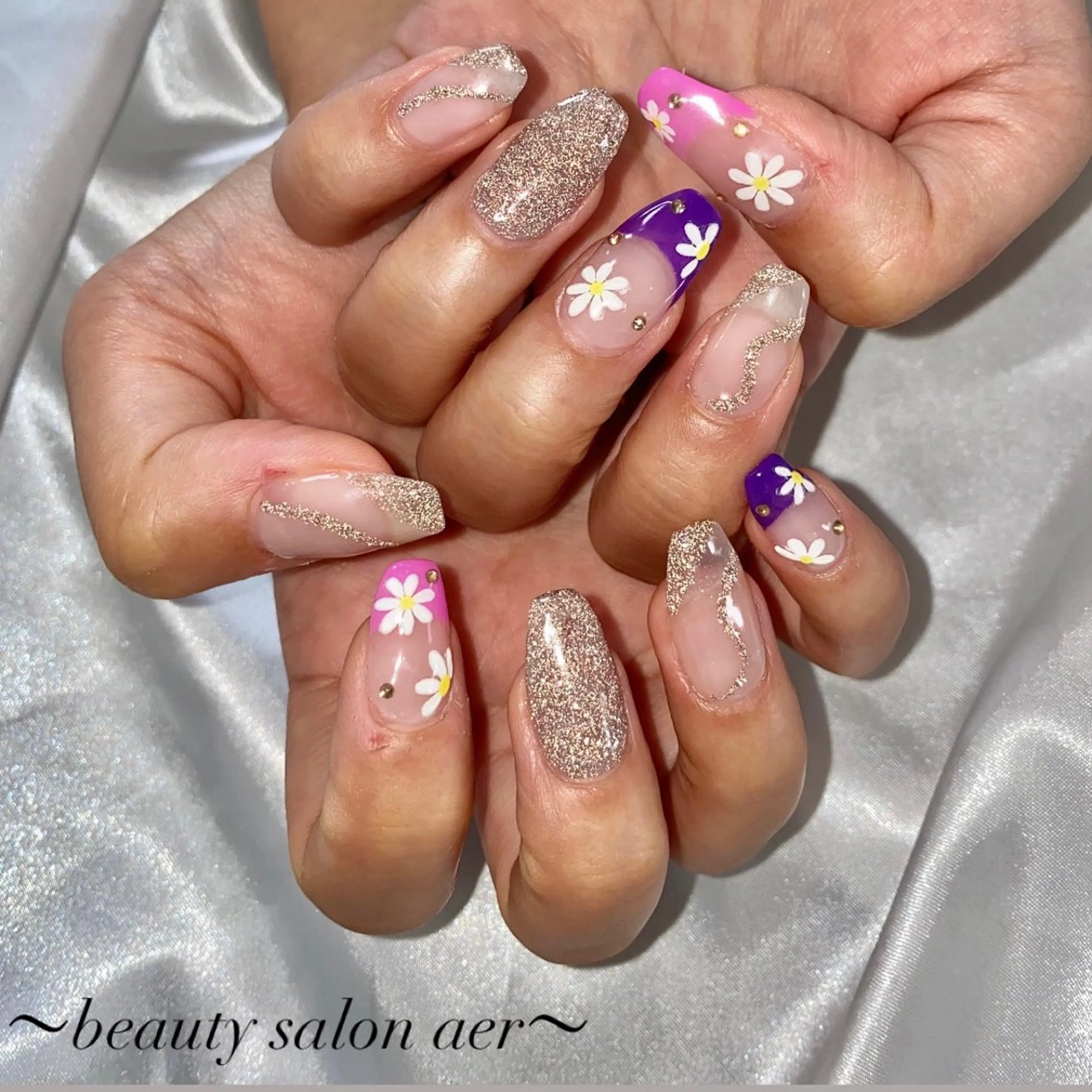 ネイル フラッシュネイル フレンチネイル ハンドネイル デコパーツが得意♪ ネイル/眉毛/エステの眉毛・アイブロウイメージ