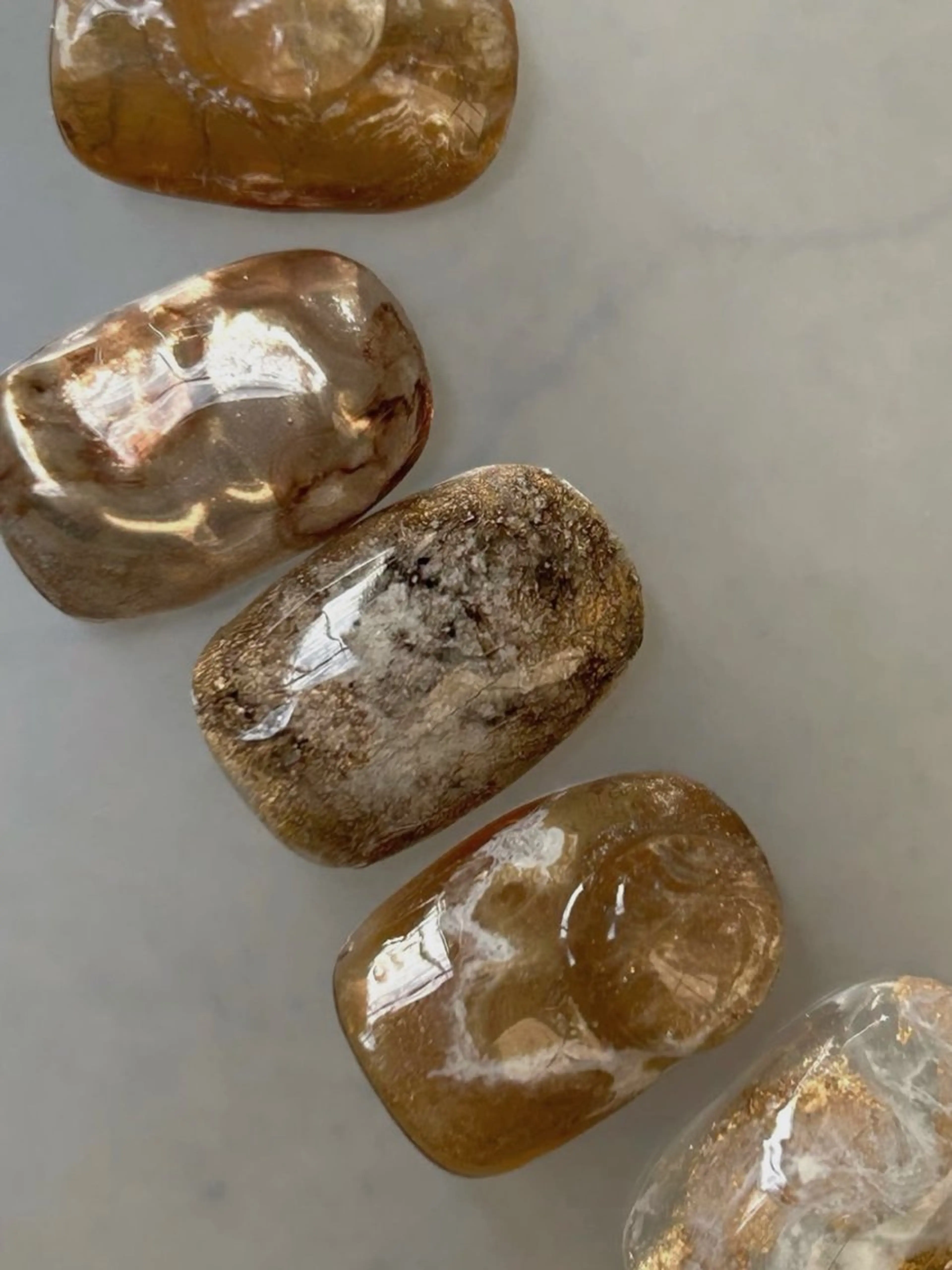 ネイル アートネイル マグネットネイル ニュアンスネイル ぷっくりネイル talo .のネイルデザイン