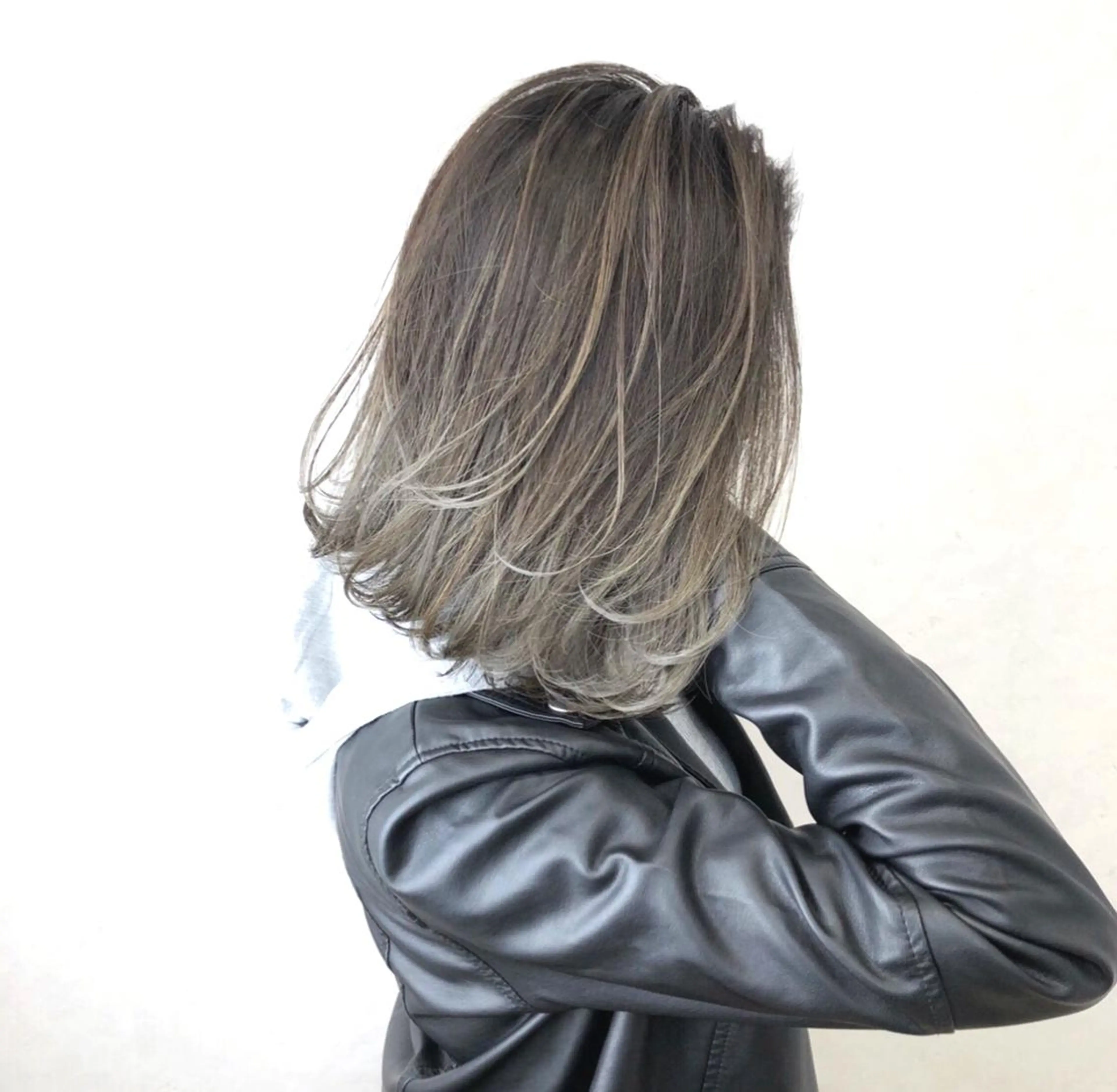 ミディアム カラー グレージュ ハイライトカラー ハイライト ❤️ダブルカラー 髪質改善❤️SAYAのヘアスタイル