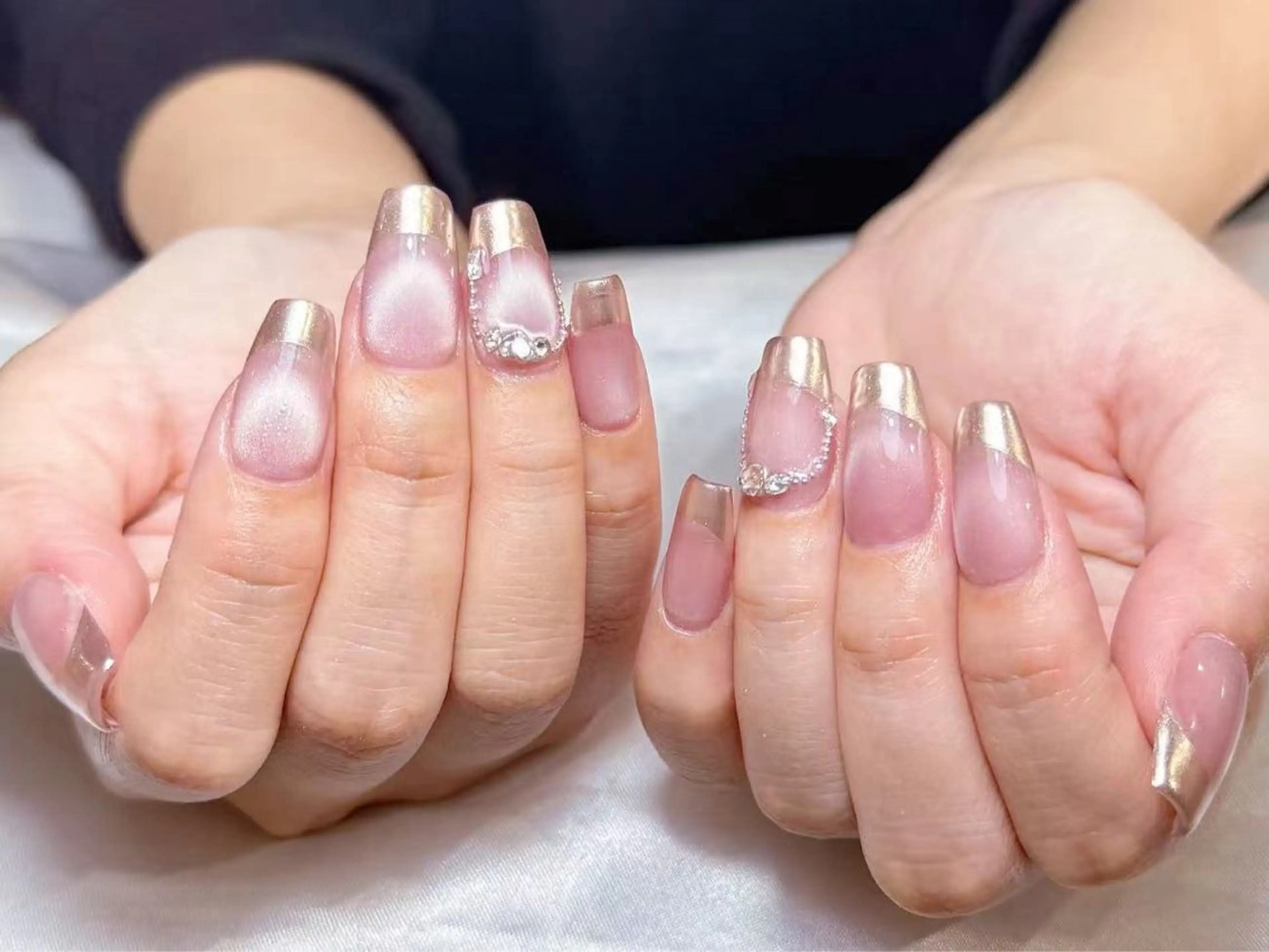 ネイル アートネイル オーロラネイル ガーリー キラキラネイル 韓国ネイル Momo 🍓のネイルデザイン