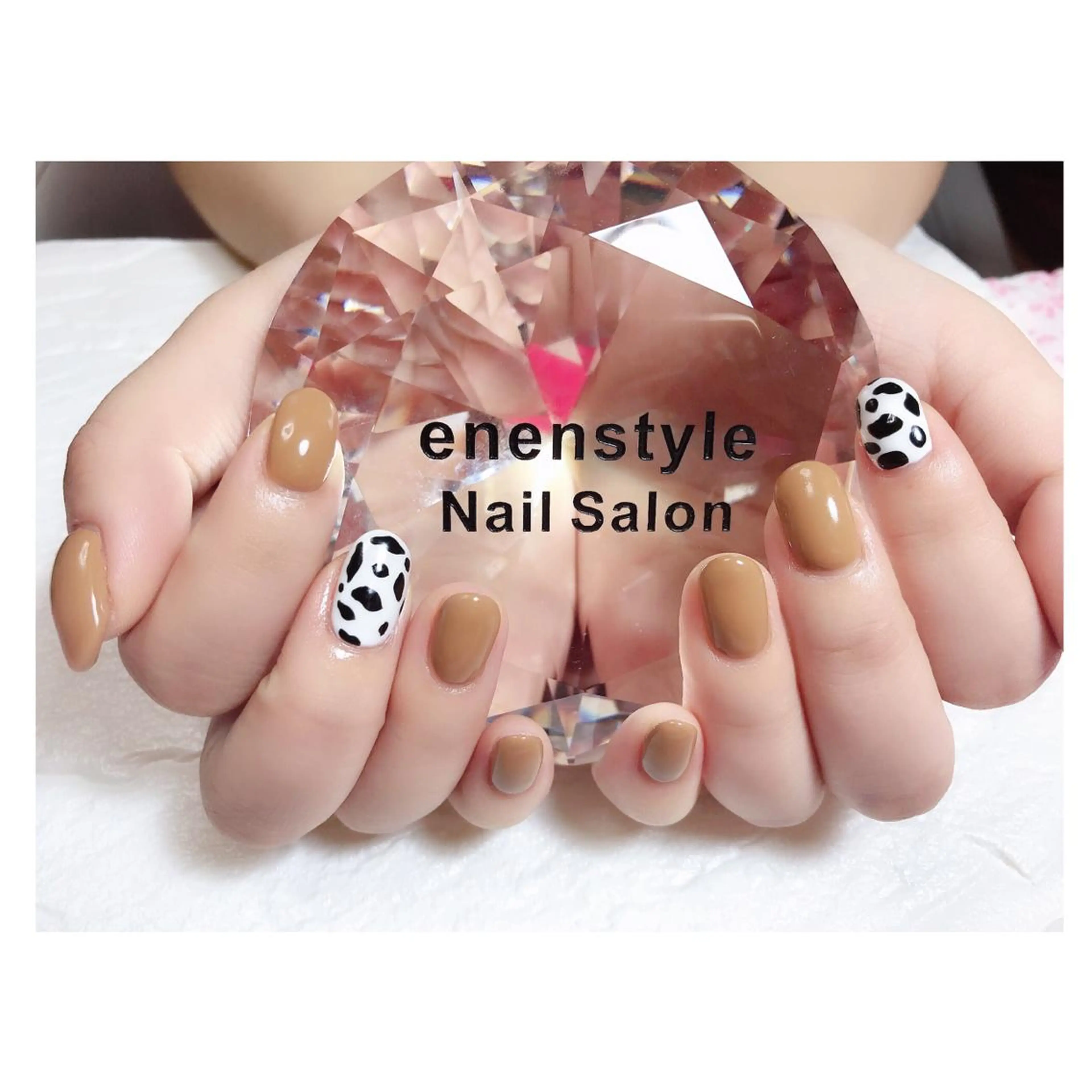 ショート ネイル ブラウン ジェルネイル ニュアンスネイル オフィスネイル シンプルネイル ハンドネイル 👑enen style👑のネイルデザイン