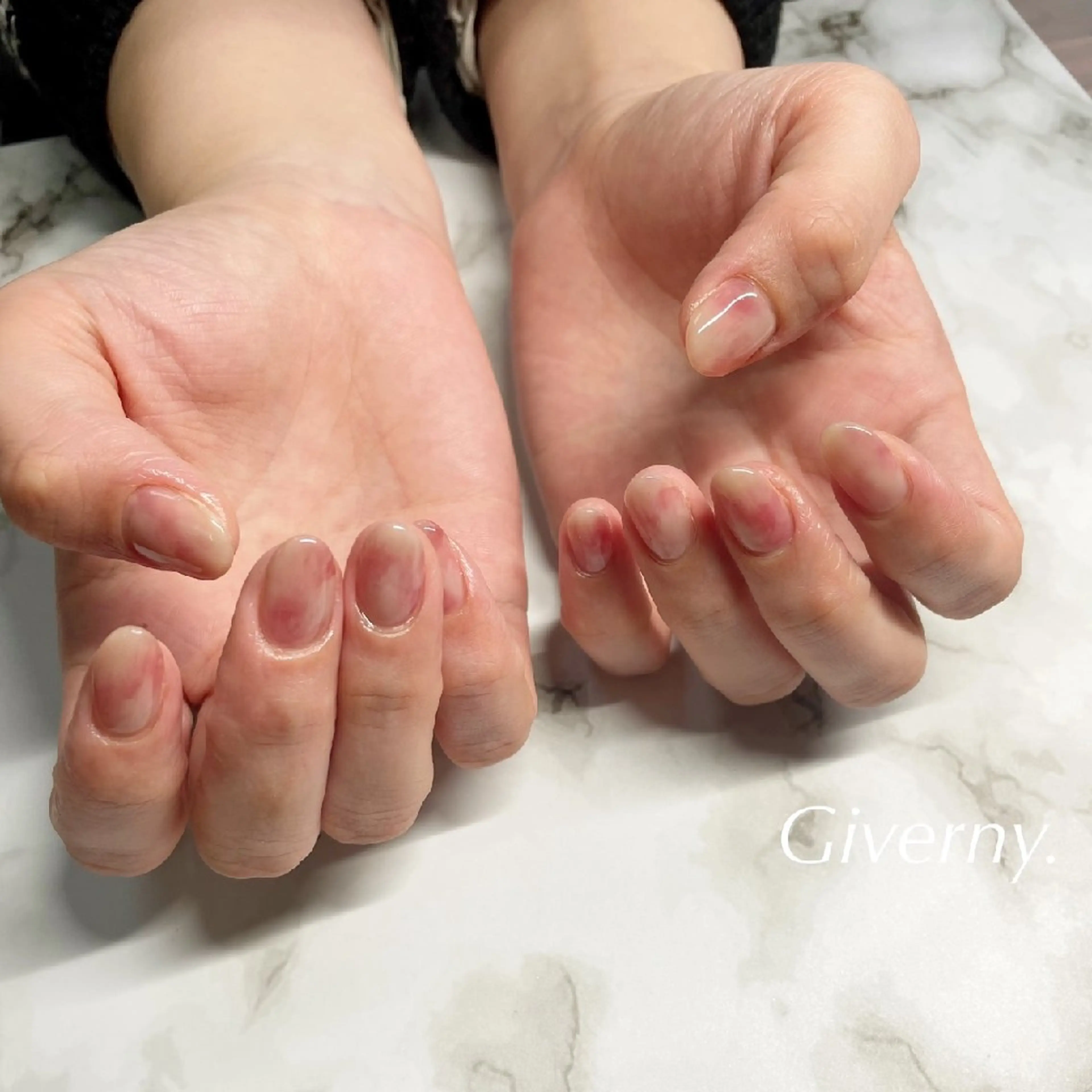 ネイル ニュアンスネイル オフィスネイル ハンドネイル Giverny .のネイルデザイン