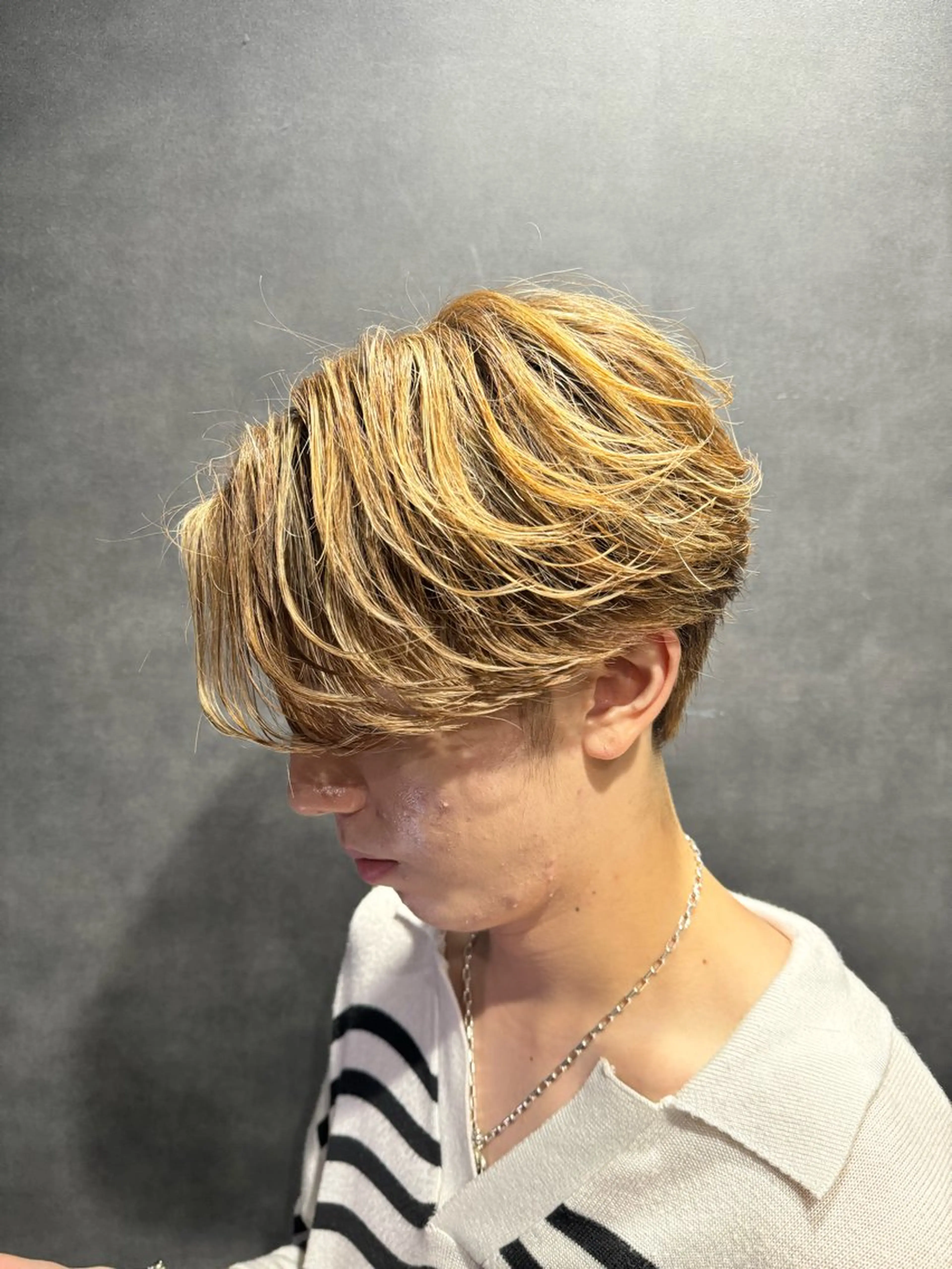 ショート カラー パーマ ヘアアレンジ メンズ センターパート メンズハイライト メンズメッシュ マッシュ メンズパーマ カット パーマ トリートメント ヘッドスパ ヘアセット 仕上がり満足度No. 1🔥BLUCK🔥のヘアスタイル