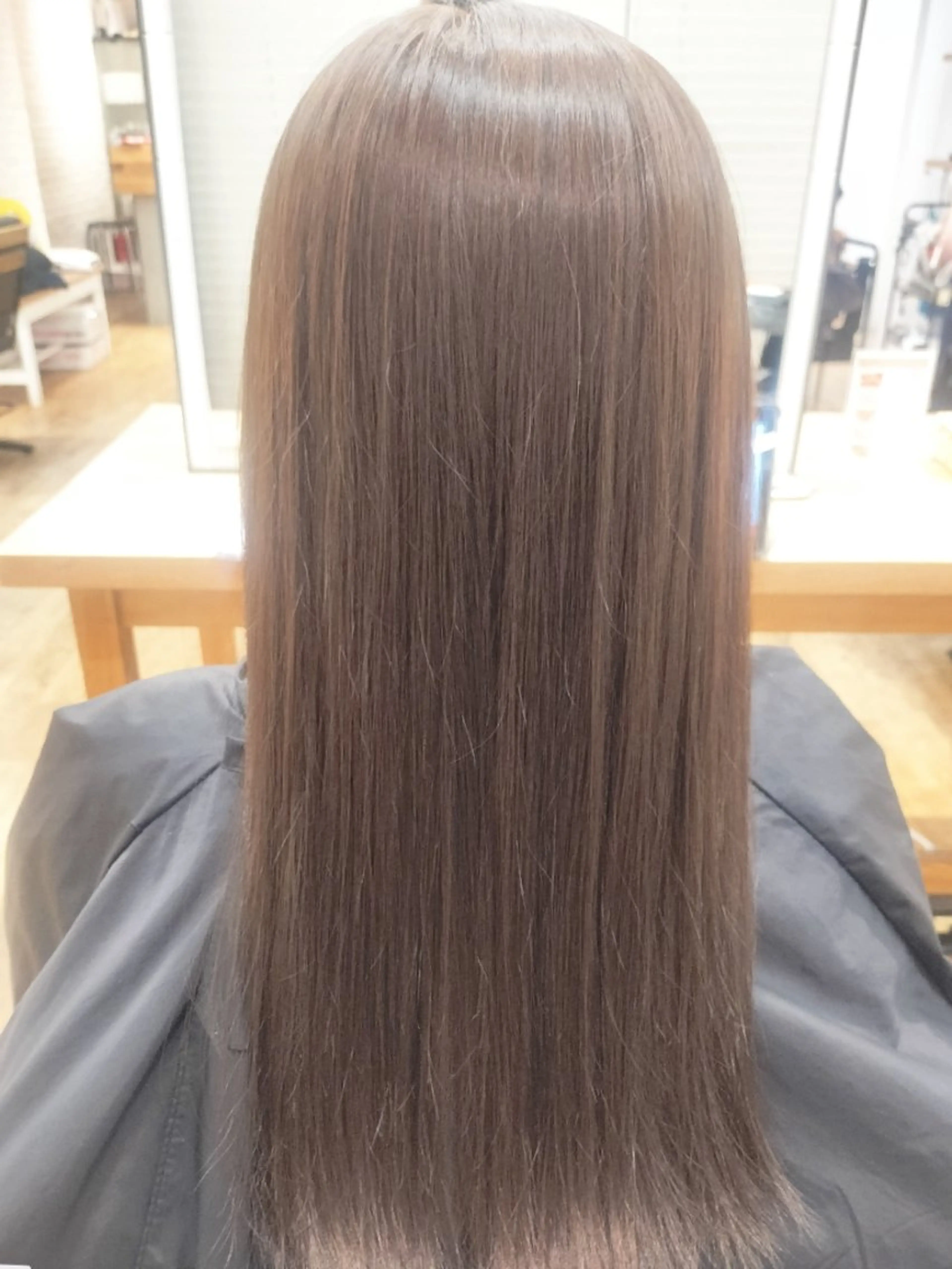 ロング アッシュ アッシュグレー ほんま ひろみのヘアスタイル