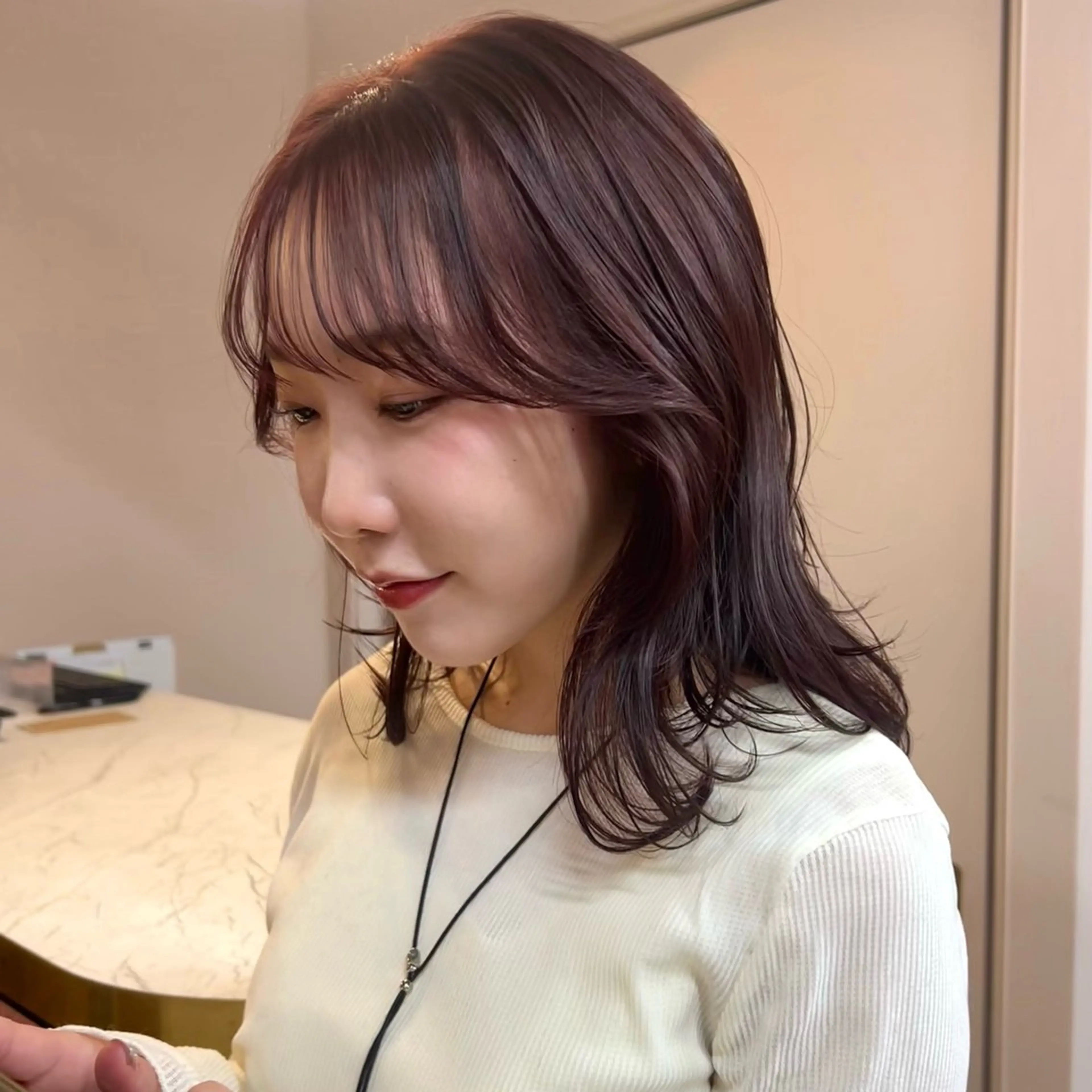 ミディアム カラー ブリーチ ダブルカラー ブリーチなしカラー ヘアカラー MUKU 市川 莉花のヘアスタイル