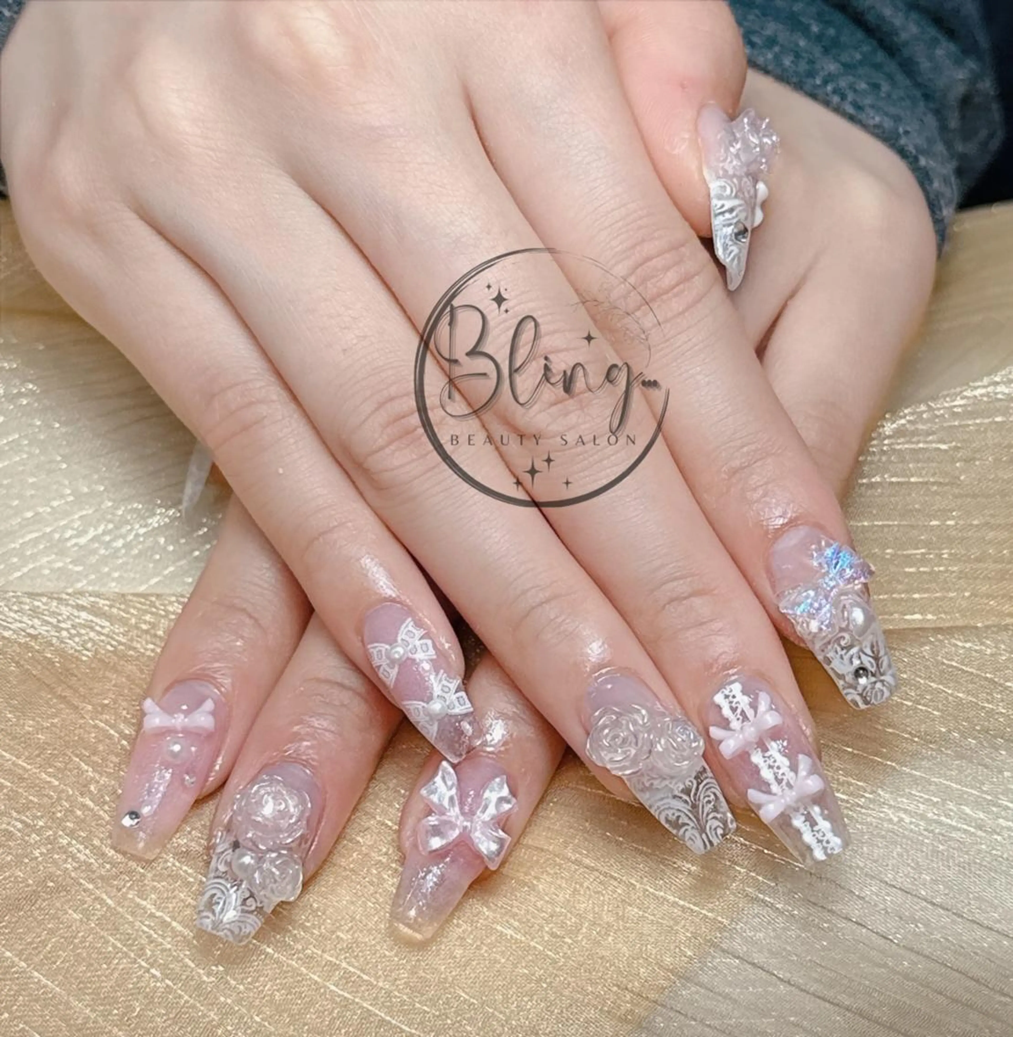 ロング カラー ベージュカラー グラデーションカラー ピンクカラー 韓国風ヘア ハンドネイル Bling Salonのネイルデザイン