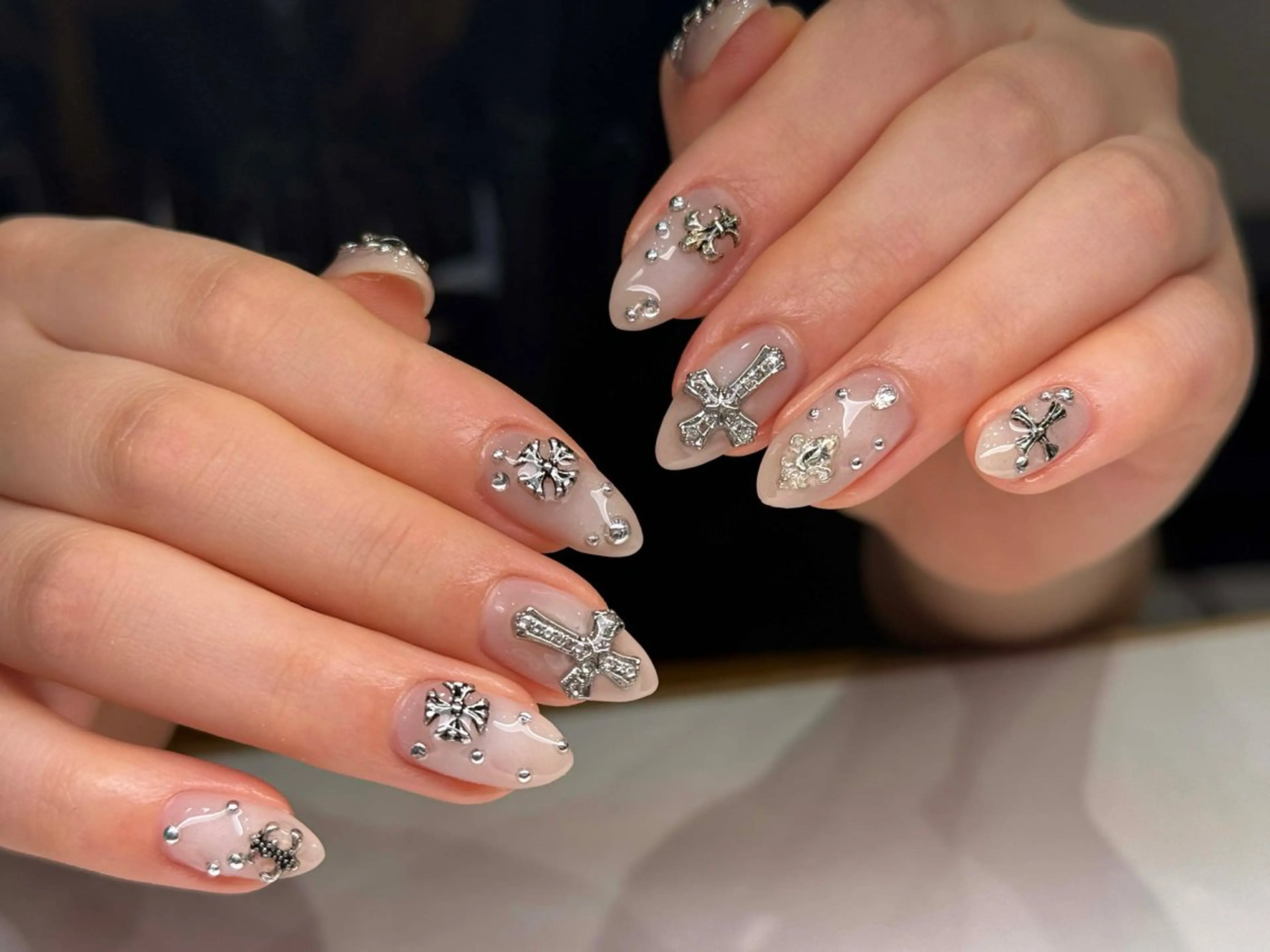 ネイル オーロラネイル ブルー チークネイル 長さ出し フットネイル ハンドネイル Momo チップ長さ出し専門店のネイルデザイン