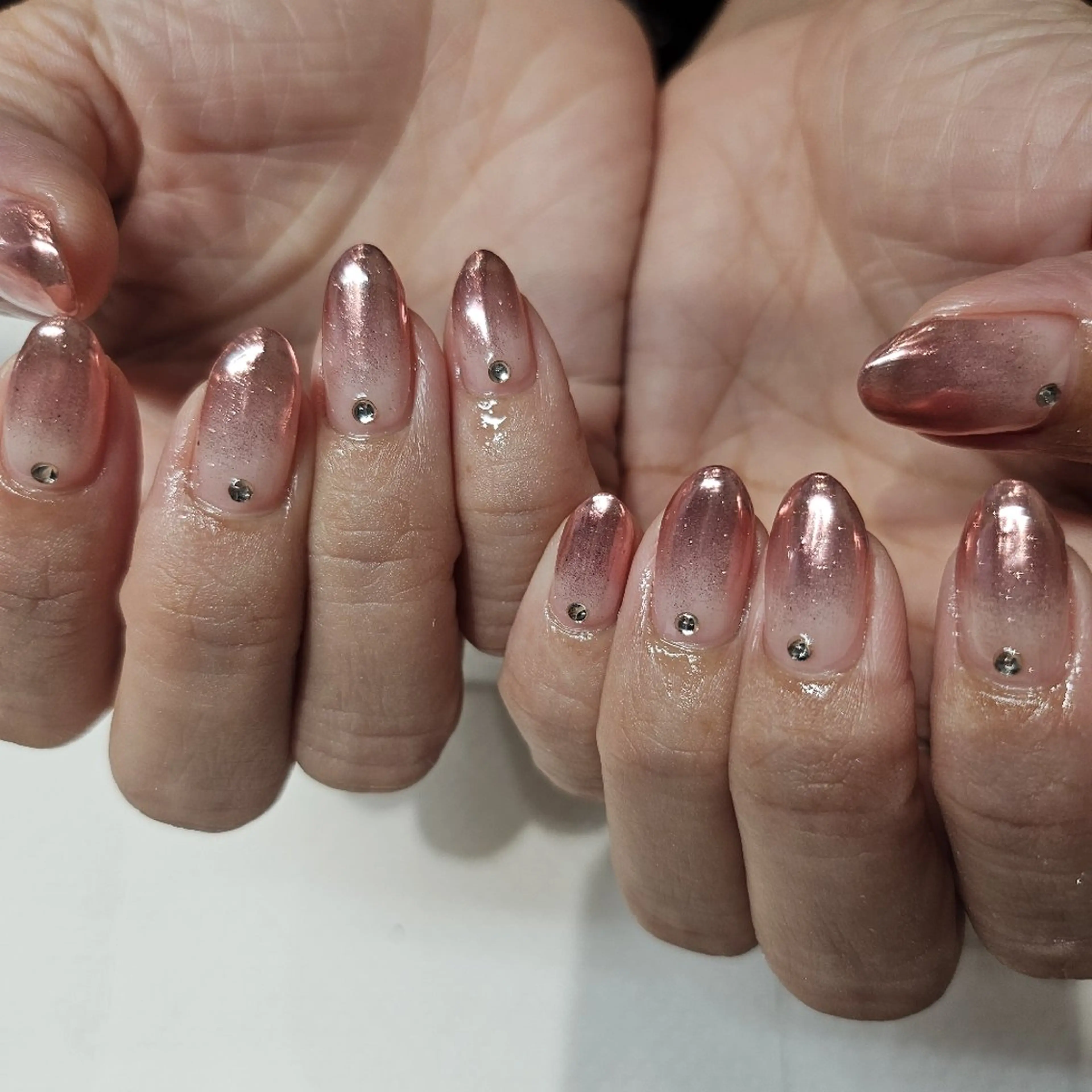 ネイル グラデーション ミラーネイル ピンク ストーンネイル ハンドネイル タニグチ ミカのネイルデザイン