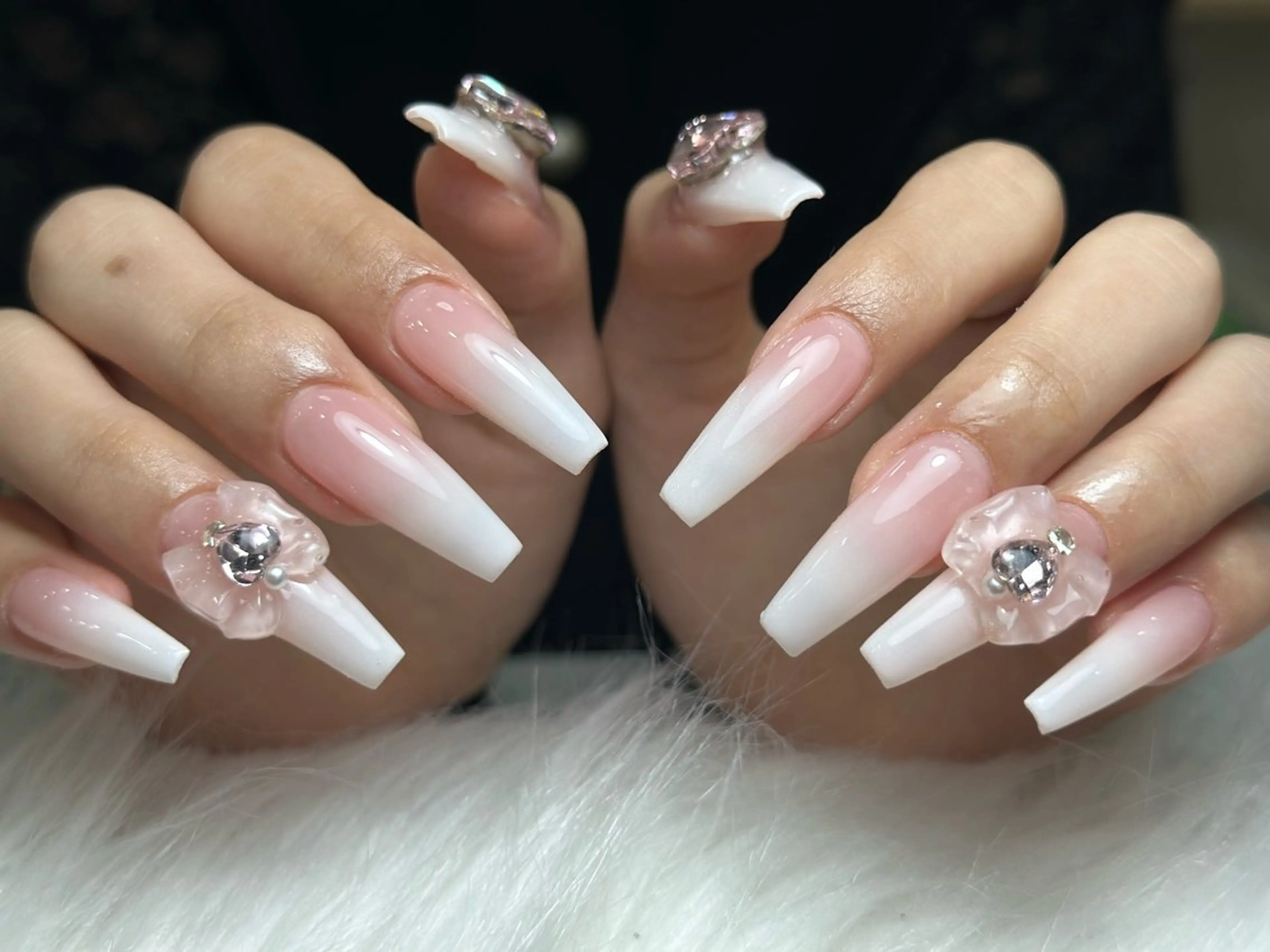 ネイル フレンチネイル グラデーション 韓国ネイル マグネットネイル シンプルネイル ハンドネイル CoMo Nail Studio所属・CoMo Nailのネイルデザイン