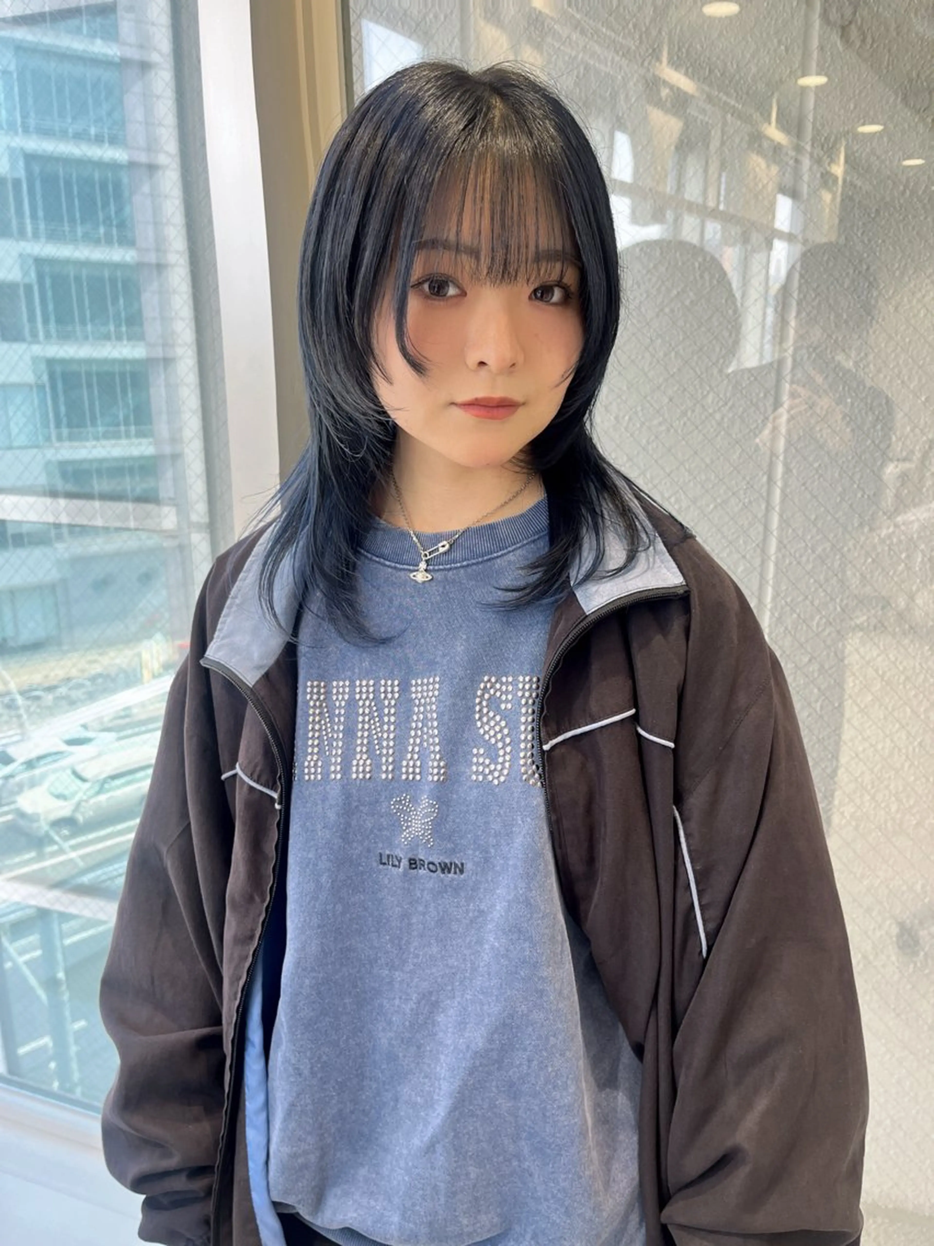 セミロング カラー ウルフカット／吉村 桃子のヘアスタイル