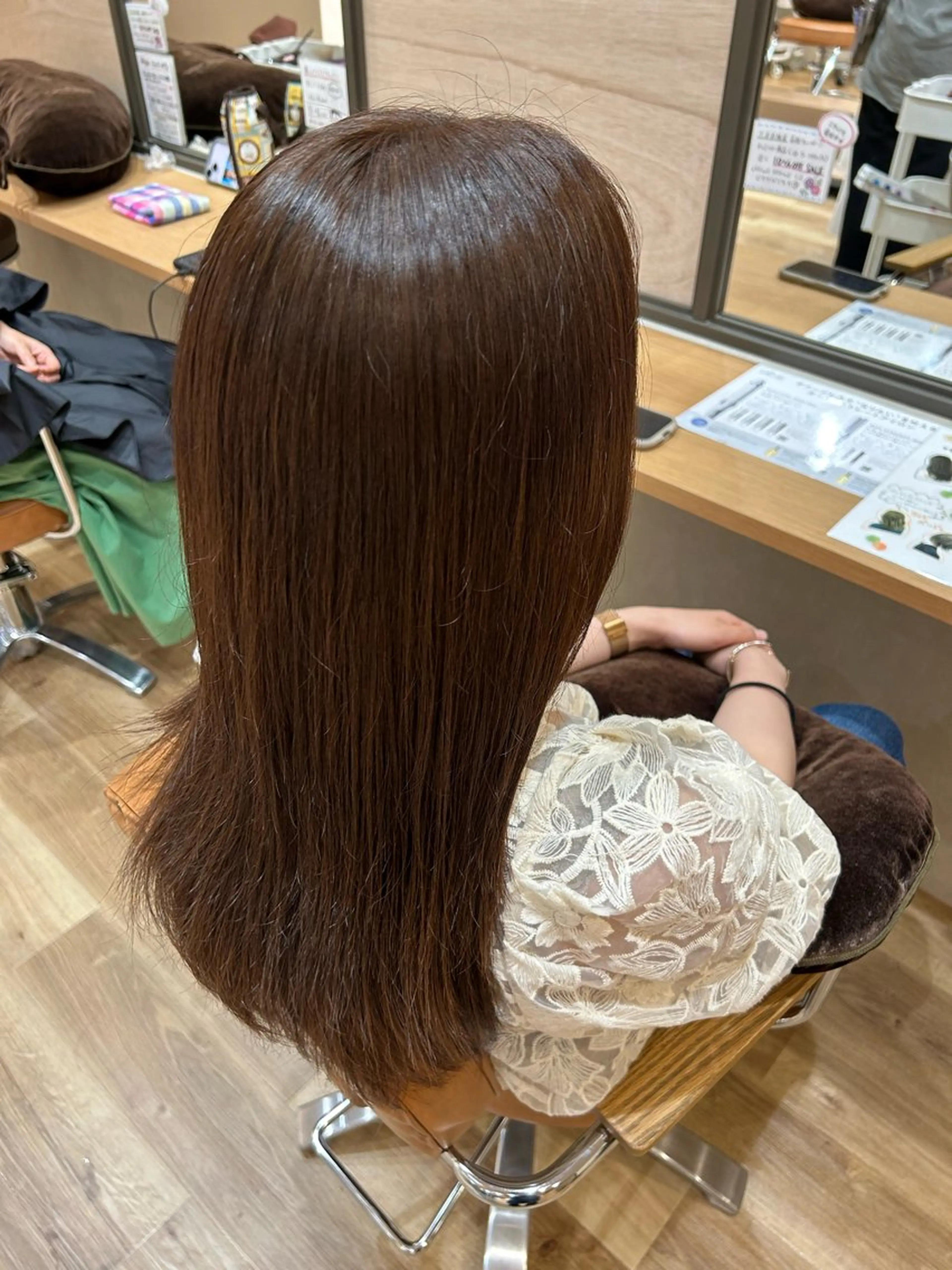カラー ブラウンカラー 小西 七菜子のヘアスタイル