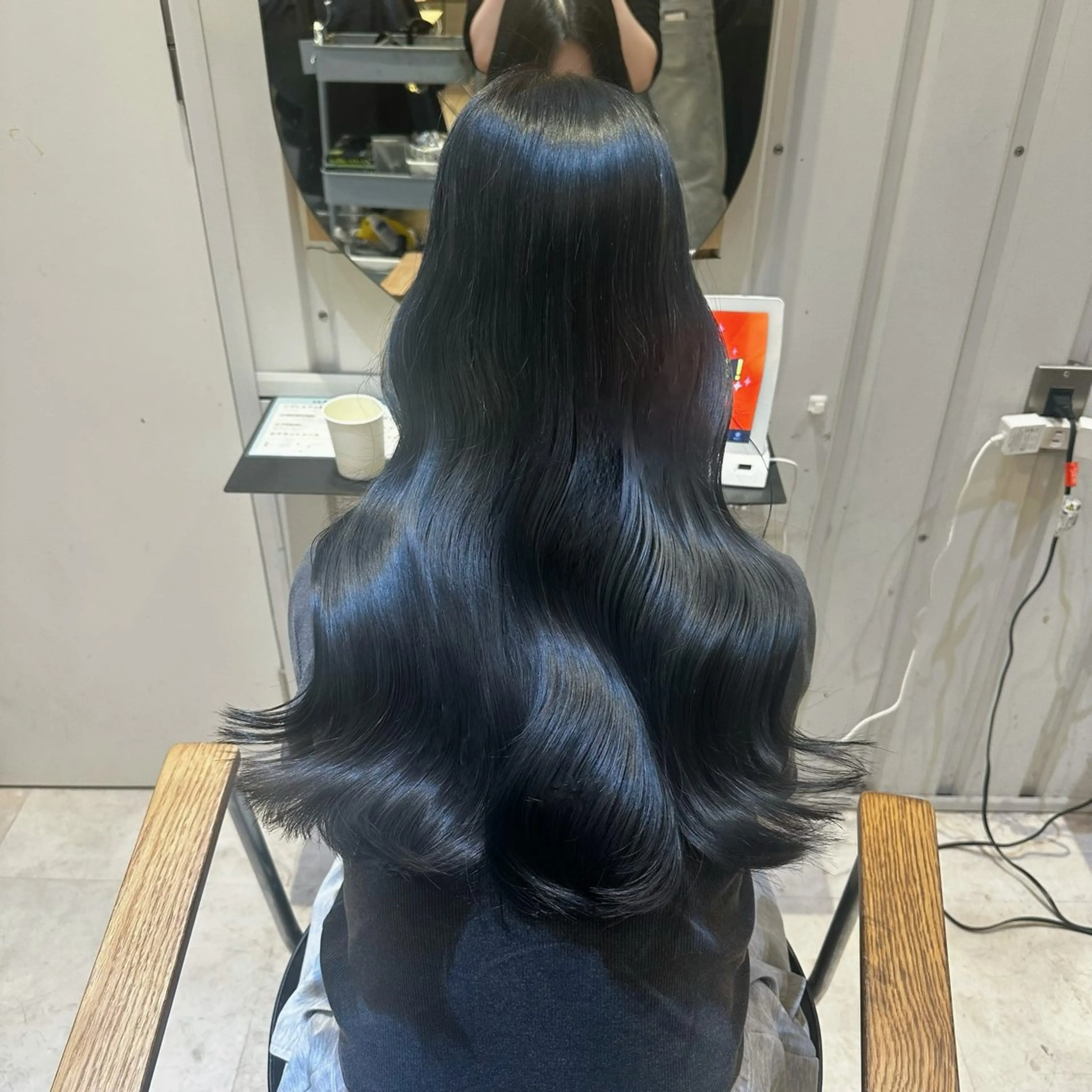 ロング カラー 黒髪 ブルーカラー ブルーブラック 韓国風ヘア レイヤーカット カット ヘアカラー ラフィス池袋所属・✨本格的韓国スタイル 特化✨ﾊﾙｶ✨️のヘアスタイル