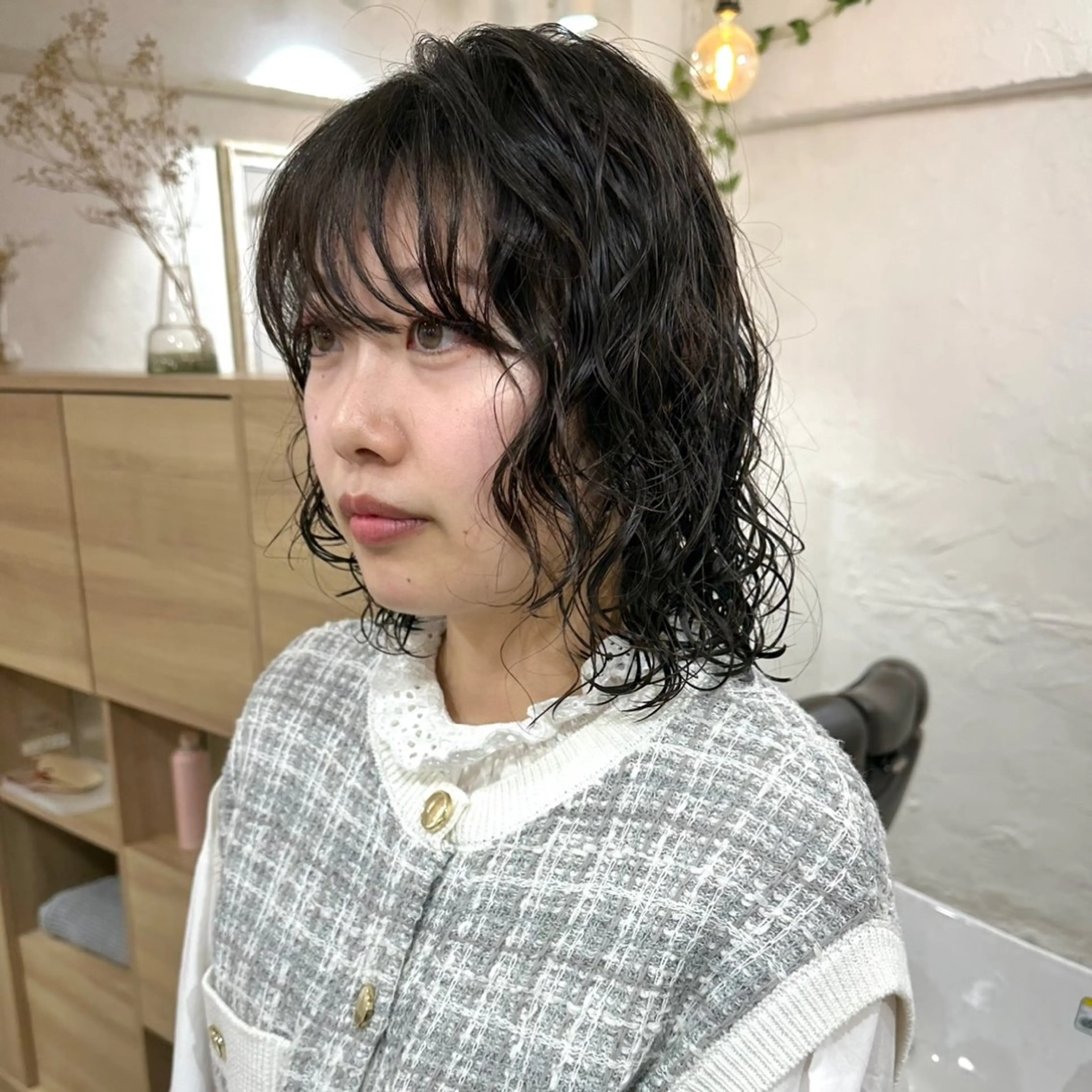 ミディアム パーマ 切りっぱなしボブ ミディアムパーマ ボブ ウルフカット 銀座No.1髪質改善 縮毛矯正/本木のヘアスタイル