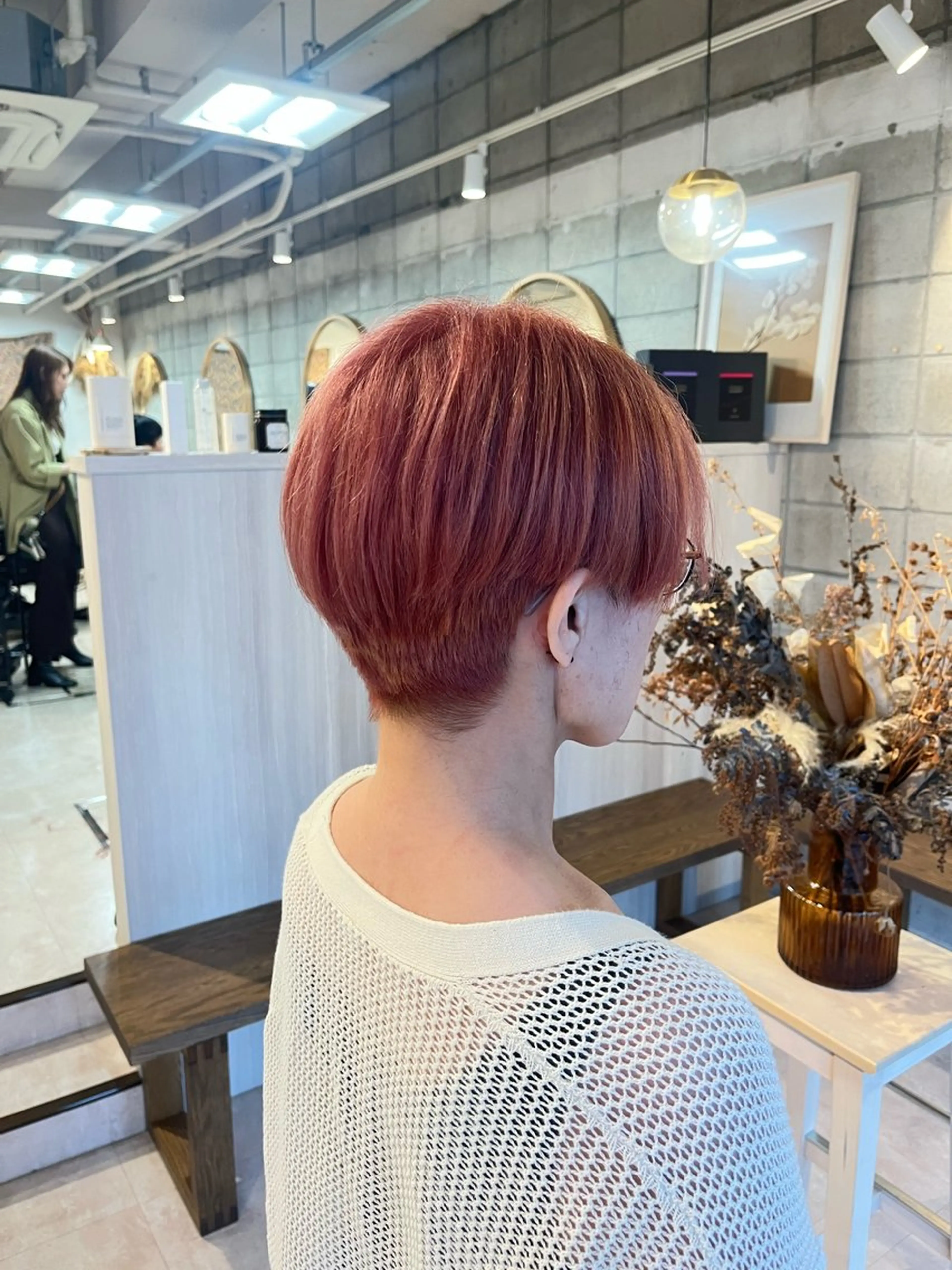 ショート カラー ベージュカラー ブリーチ ピンクカラー ピンクベージュ カット ヘアカラー 椙山 沙南子のヘアスタイル