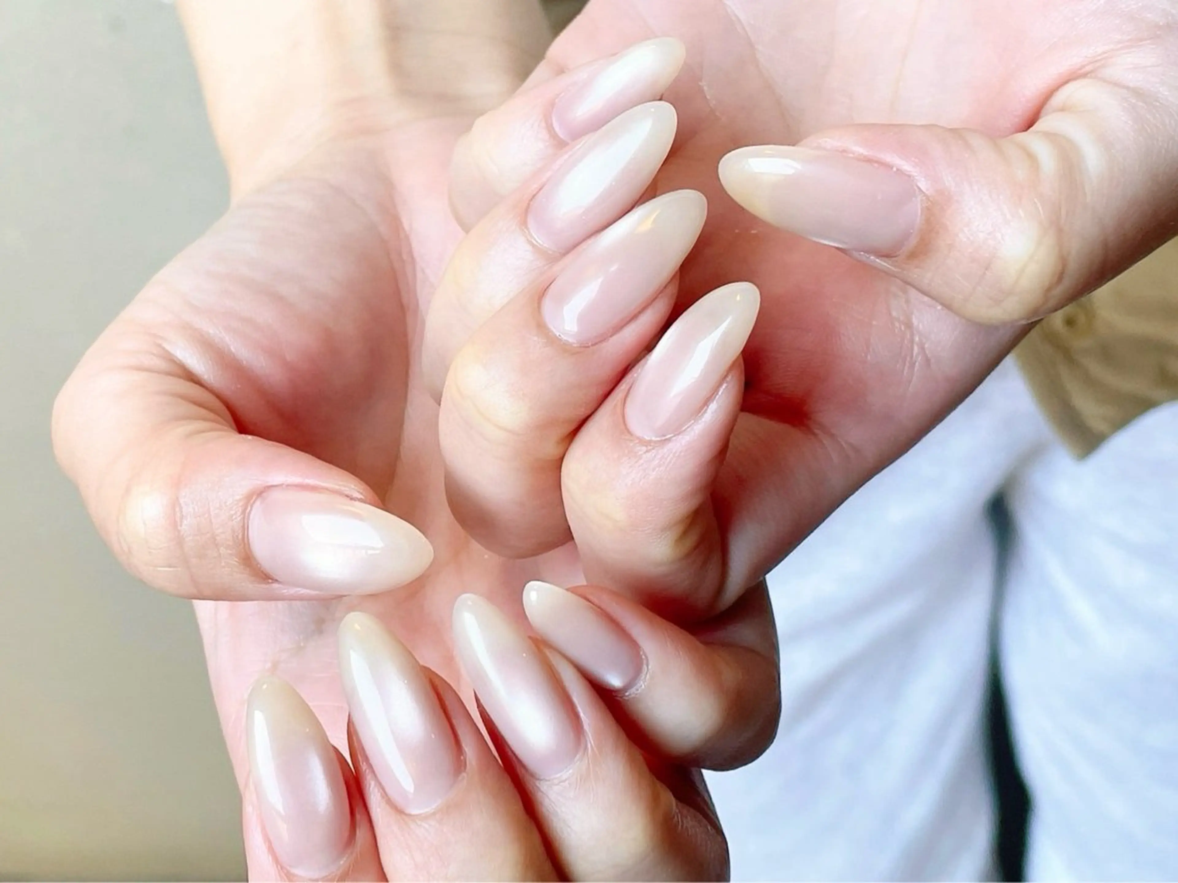 ネイル オーロラネイル 桜ネイル フラッシュネイル フラッシュマグ フラワーネイル ハンドネイル mogunail &blowのネイルデザイン