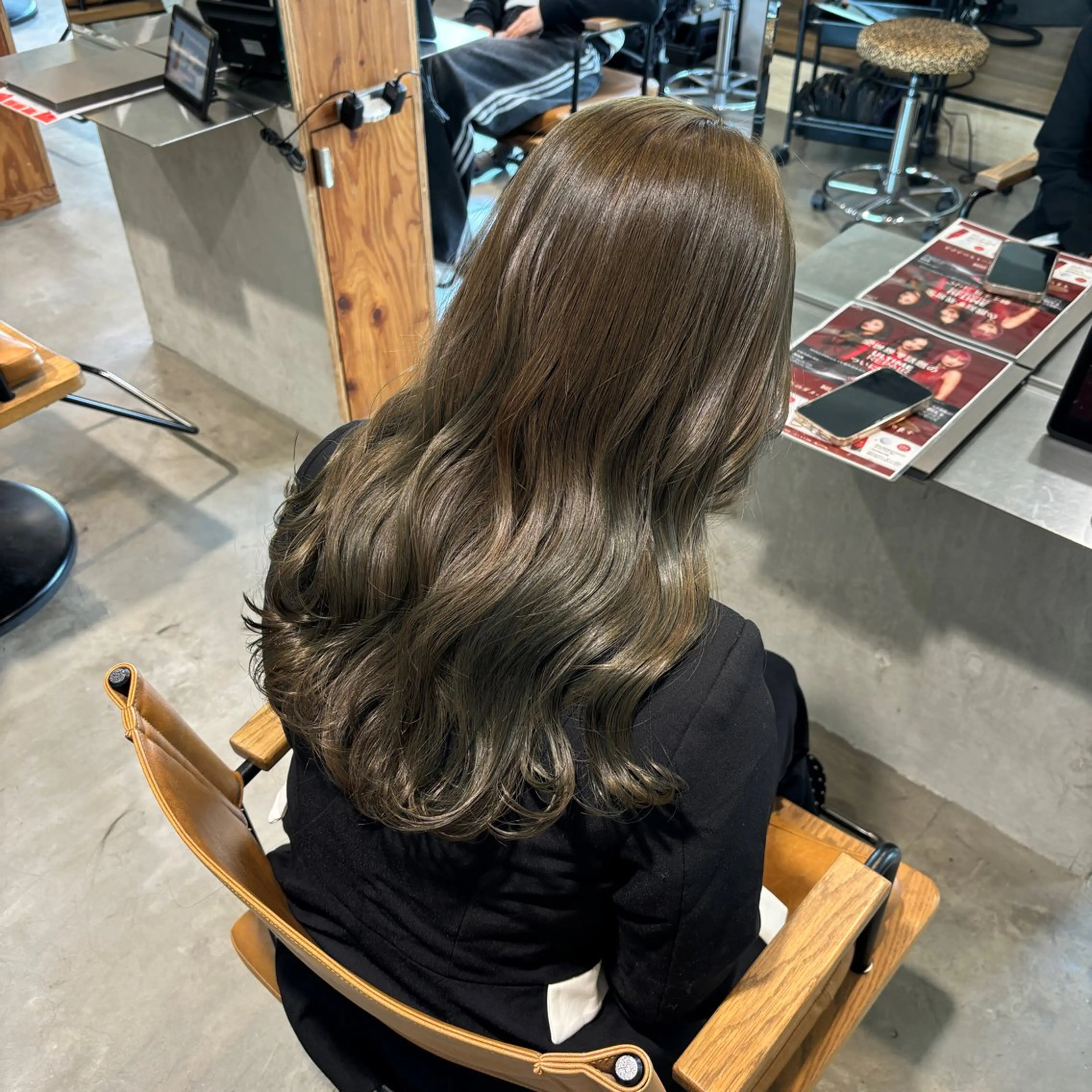 ロング カラー オリーブカラー カット ヘアカラー トリートメント 小木曽 里華のヘアスタイル