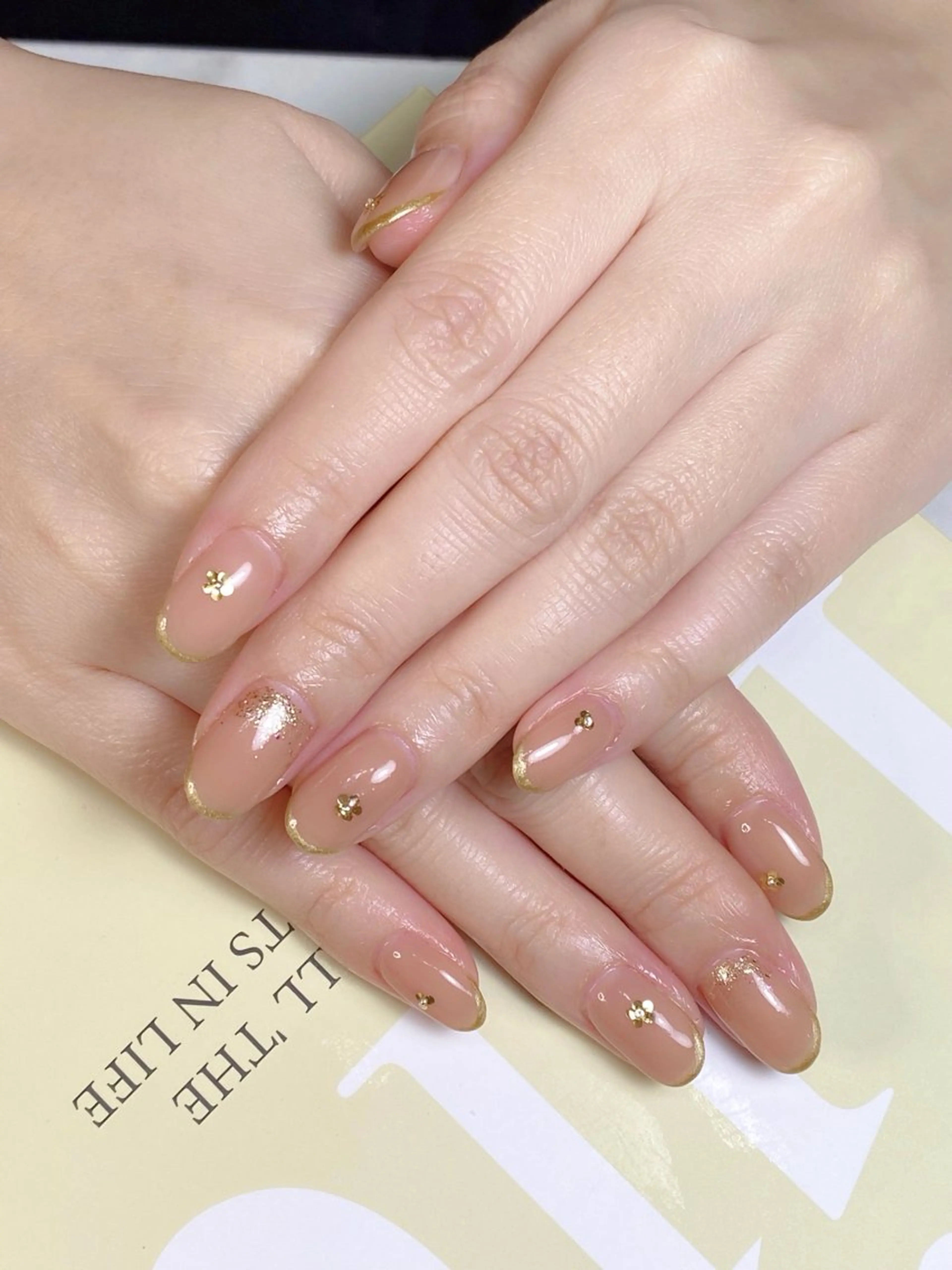 ネイル フレンチネイル オフィスネイル シンプルネイル ハンドネイル iro +のネイルデザイン