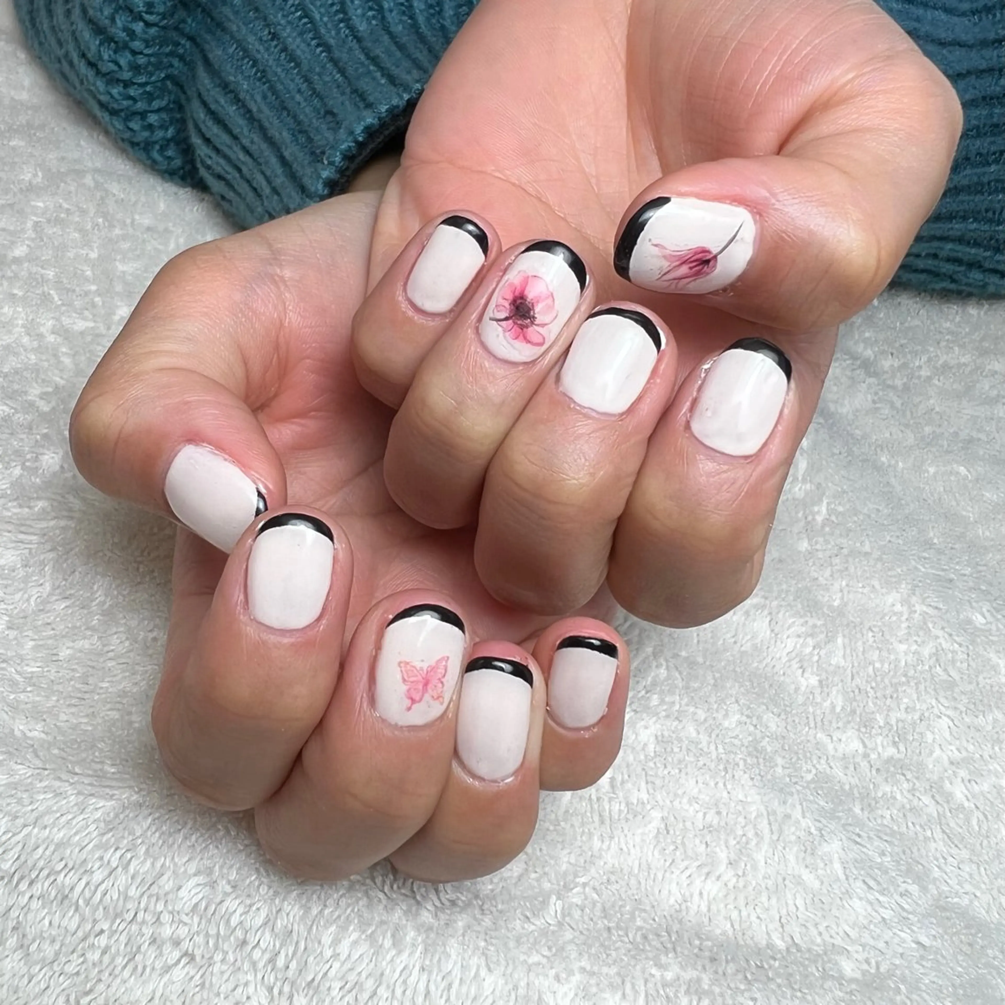 ネイル フレンチネイル ハンドネイル COCO+所属・COCO +のエステ・リラクイメージ