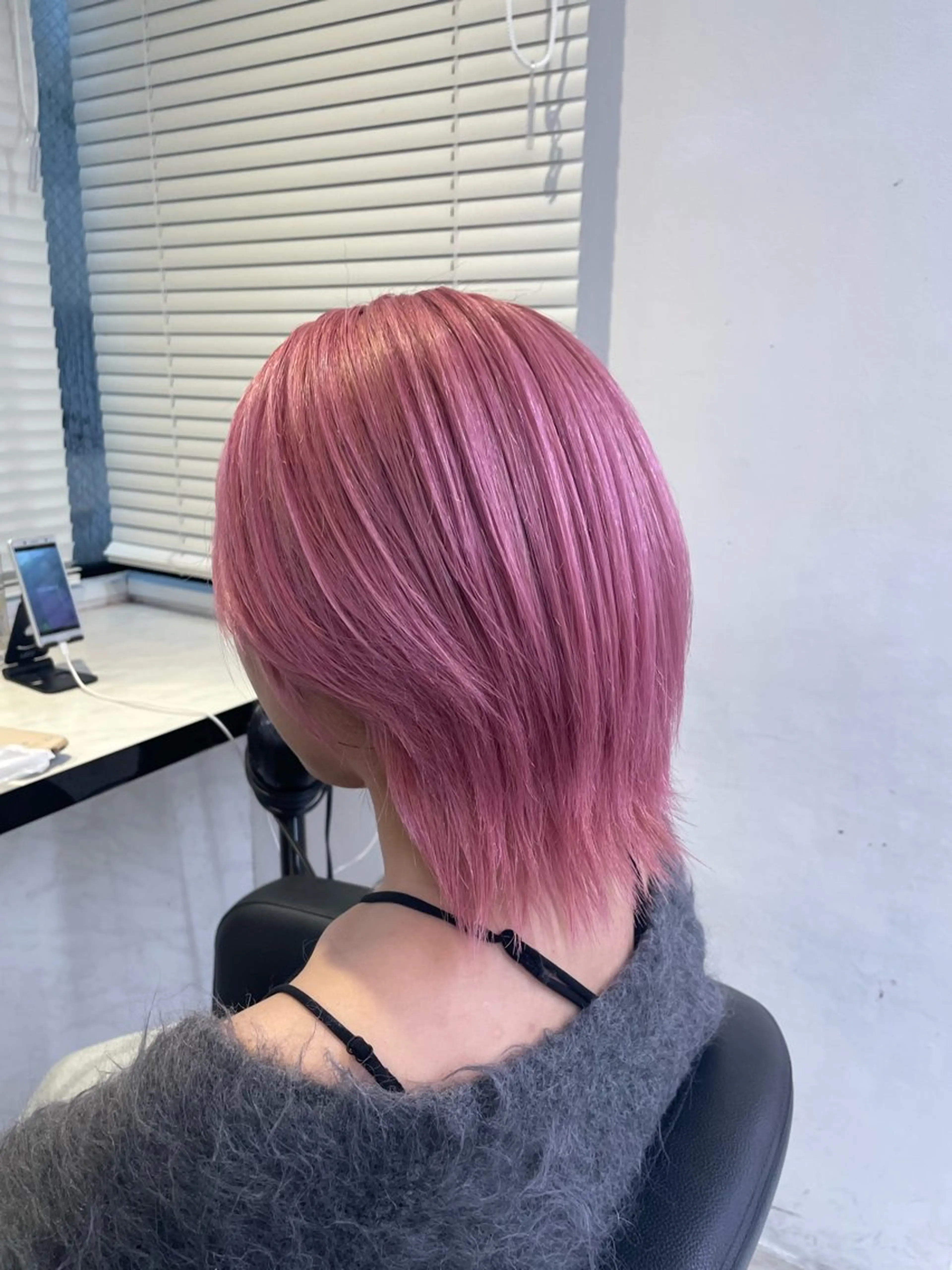 ショート カラー ヘアアレンジ ブリーチ ピンクカラー ウルフカット ヘアカラー ピンク・ベージュ🩰 カラー🫧とらのヘアスタイル