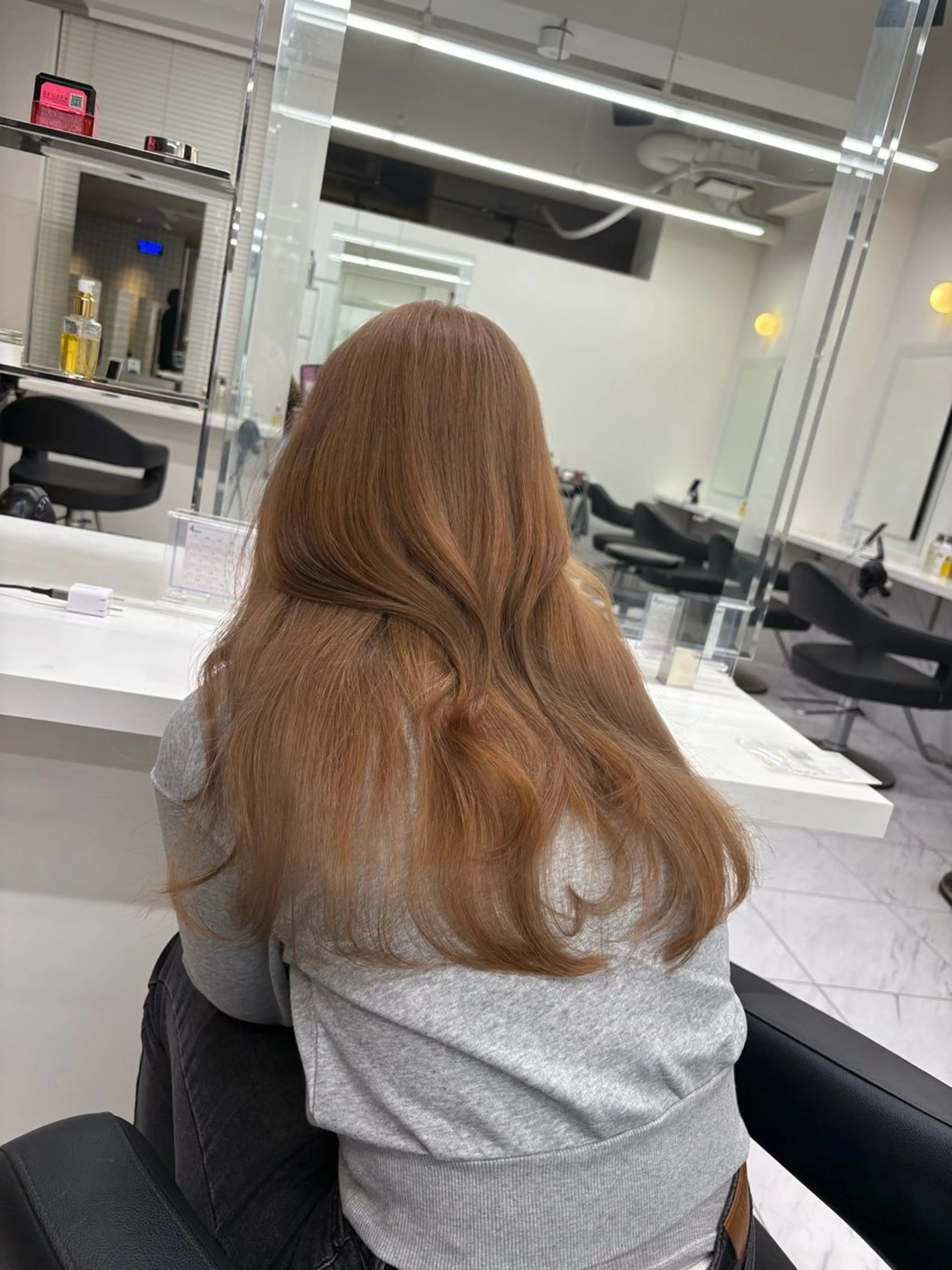 カラー ヘアカラー トリートメント ベージュ／ブラウン/ ナチュラルレイヤーのヘアスタイル