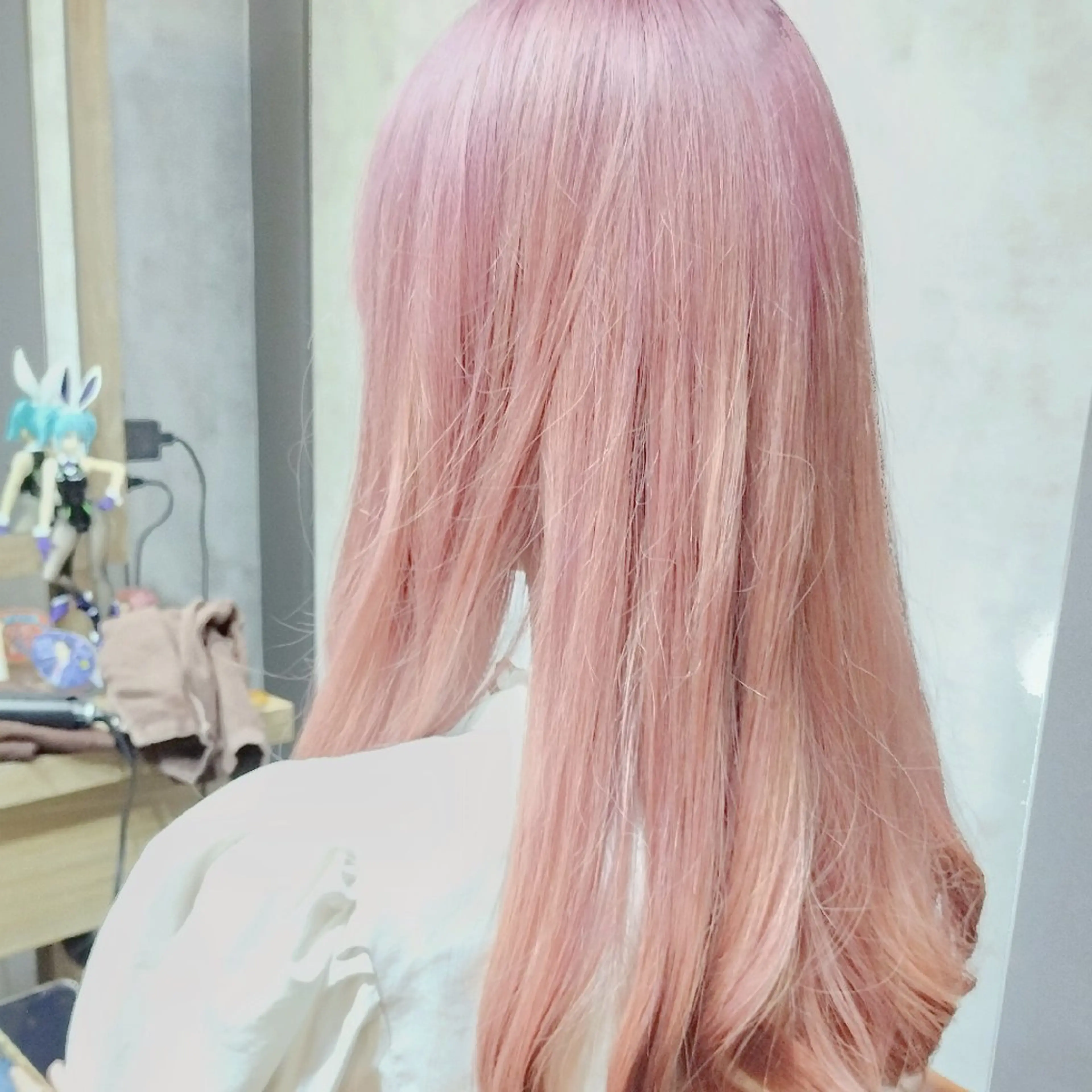 ロング カラー ブリーチ ピンクカラー ヲタクに美容室は難しい所属・カットモデル募集中 🥀タカハシ🥀のヘアスタイル