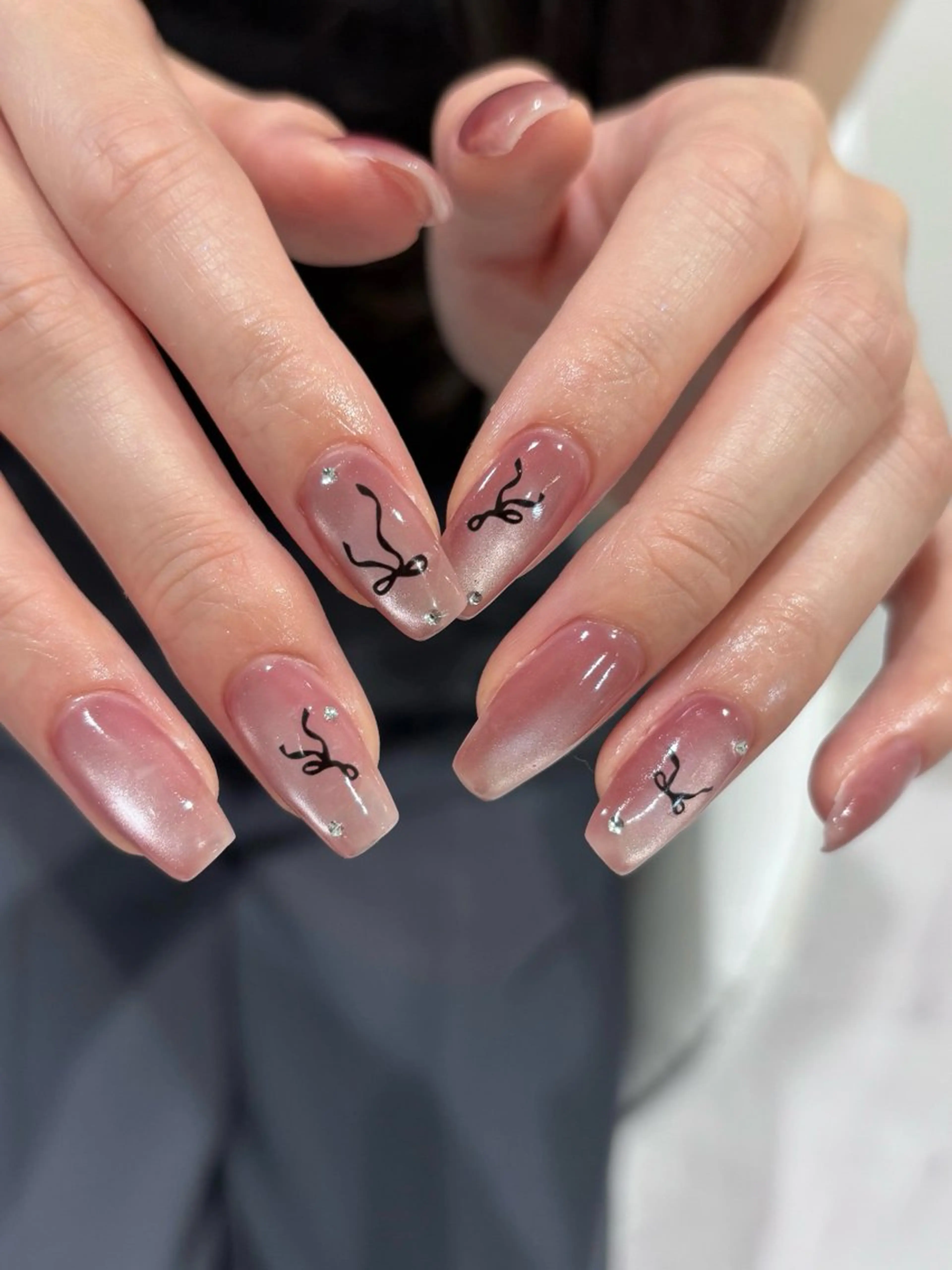 ネイル 韓国ネイル マグネットネイル ピンク リボン ハンドネイル nailsalon yoonseul所属・nailist mayu 💅🏻のネイルデザイン