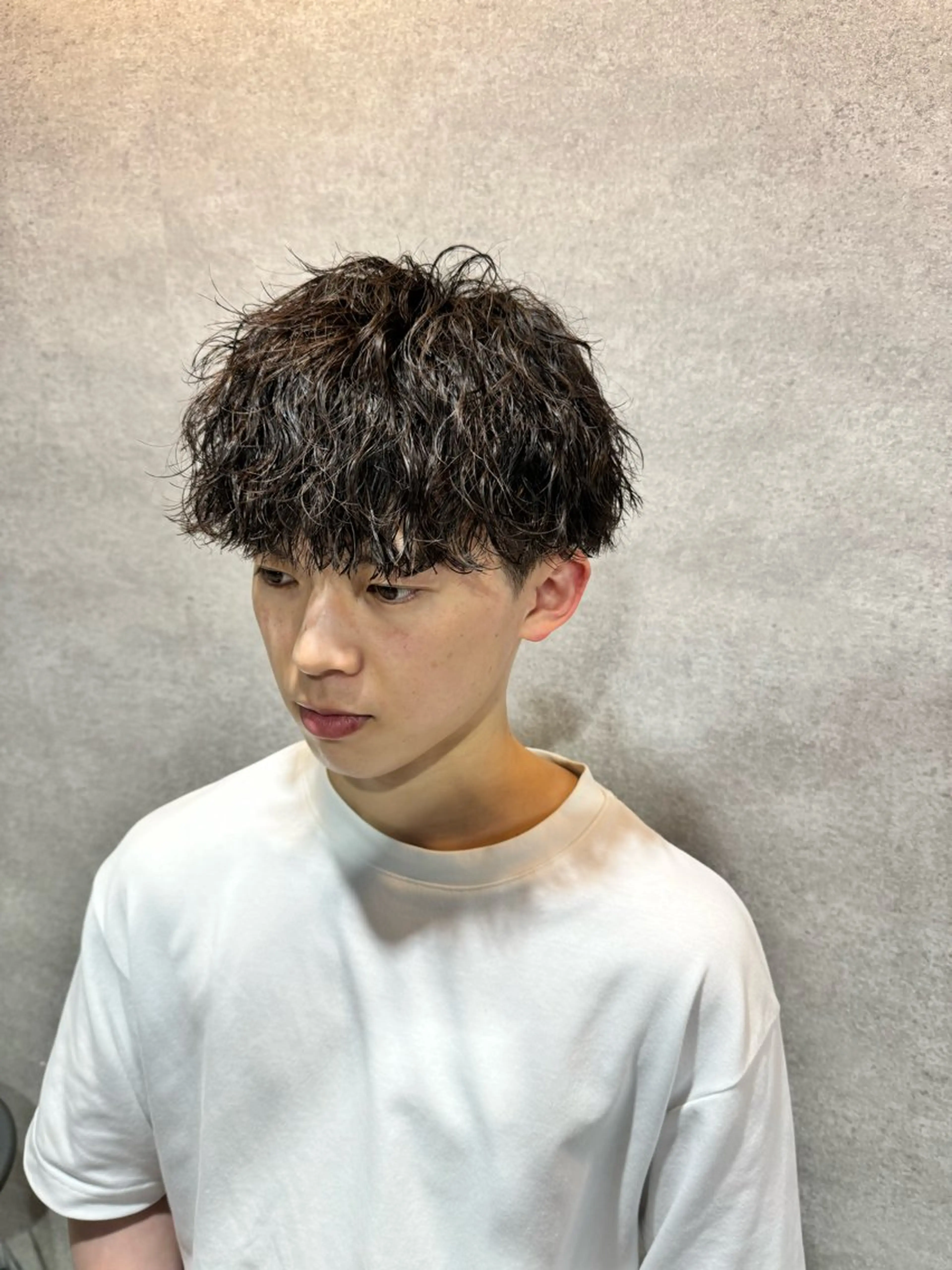 ショート カラー パーマ ヘアアレンジ メンズ センターパート メンズハイライト メンズメッシュ マッシュ メンズパーマ カット パーマ トリートメント ヘッドスパ ヘアセット 仕上がり満足度No. 1🔥BLUCK🔥のヘアスタイル