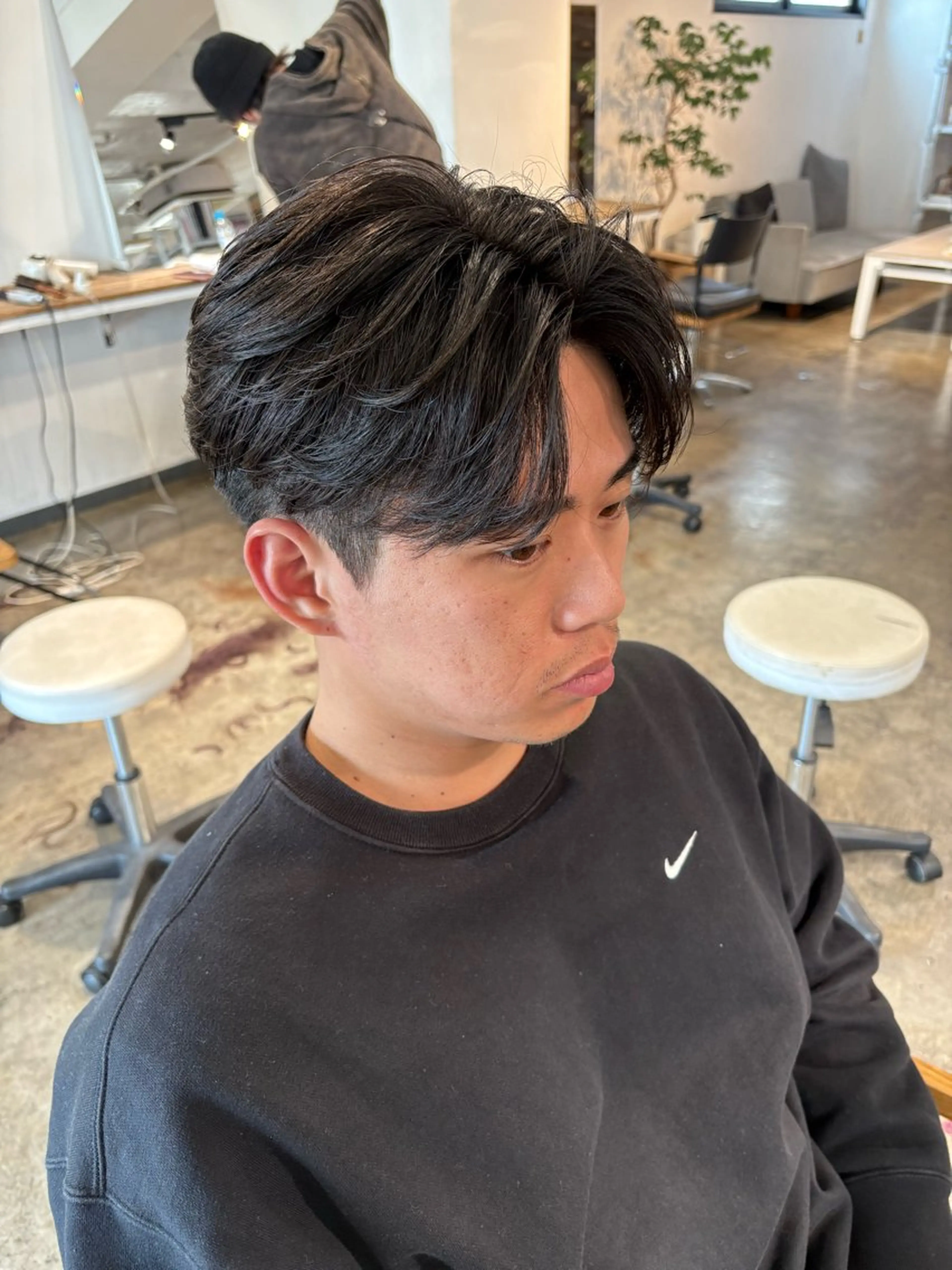 ショート パーマ メンズ センターパート ダウンパーマ フェザーパーマ カルマパーマ メンズ韓国風 カット パーマ トリートメント become men's hair 名駅店所属・名駅/フェザーパーマ 韓国ヘア/森岡のヘアスタイル