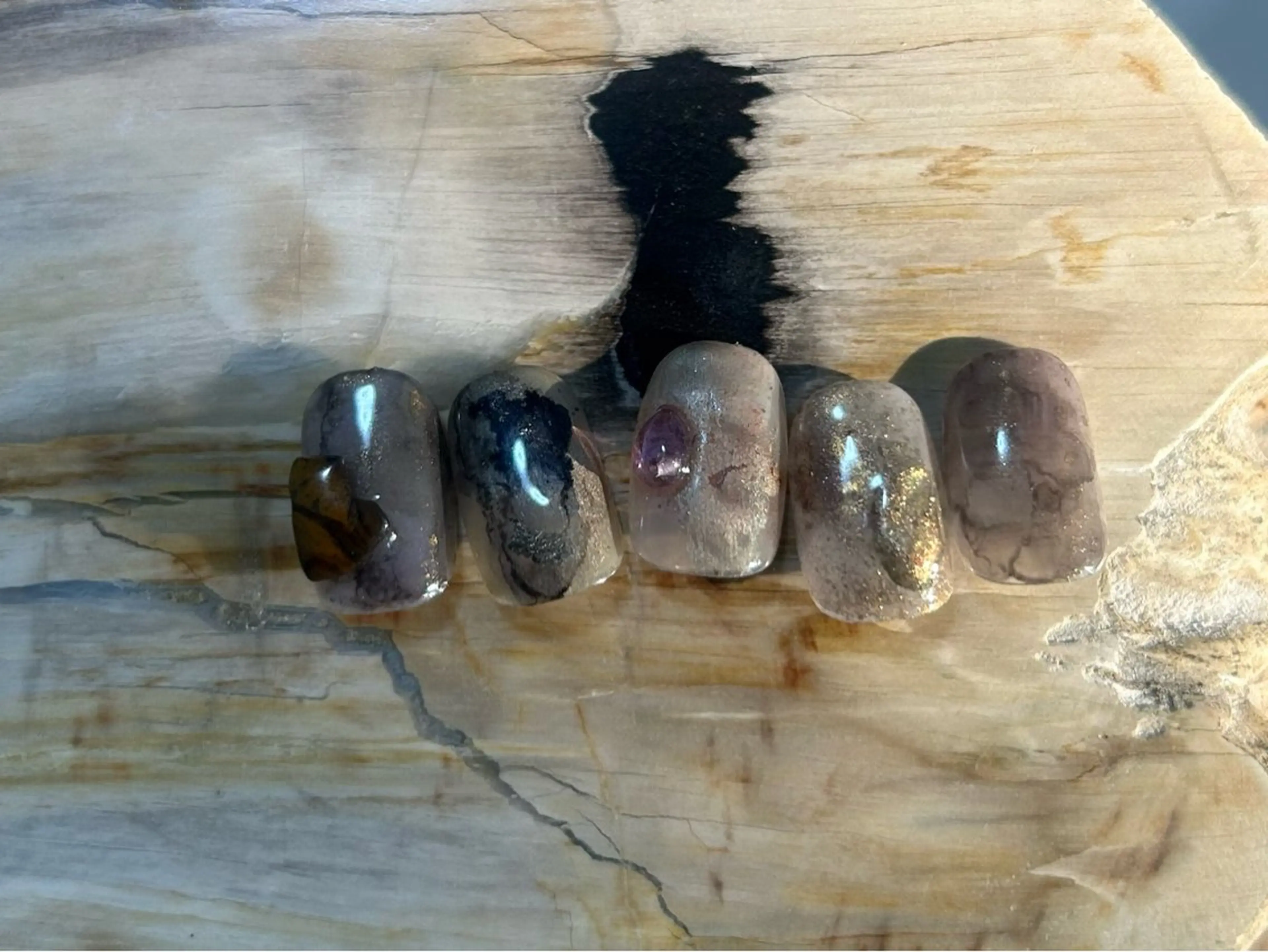 ネイル アートネイル マグネットネイル ニュアンスネイル ハンドネイル アトリエ １０３のネイルデザイン