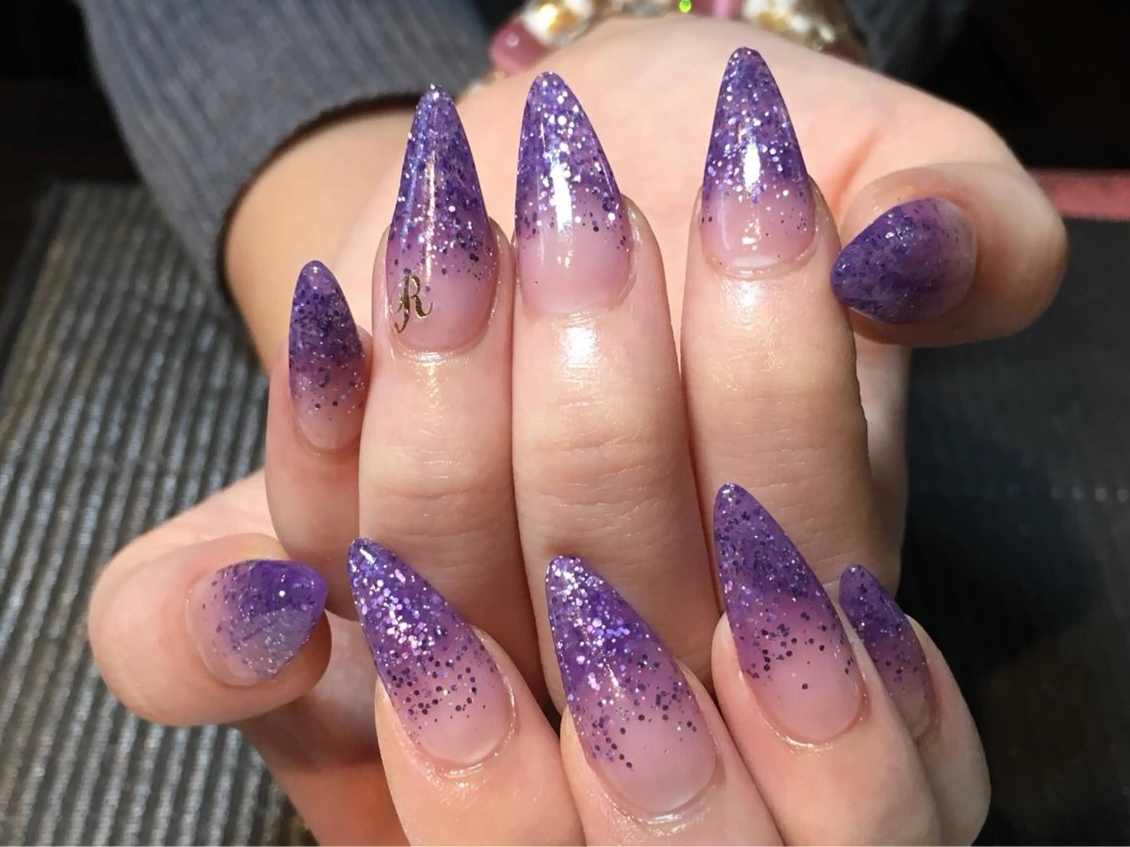ネイル グラデーション ラメ(グリッター) ラメグラデーション スカルプネイル ストーンネイル アクアライズ所属・アクア ライズのネイルデザイン