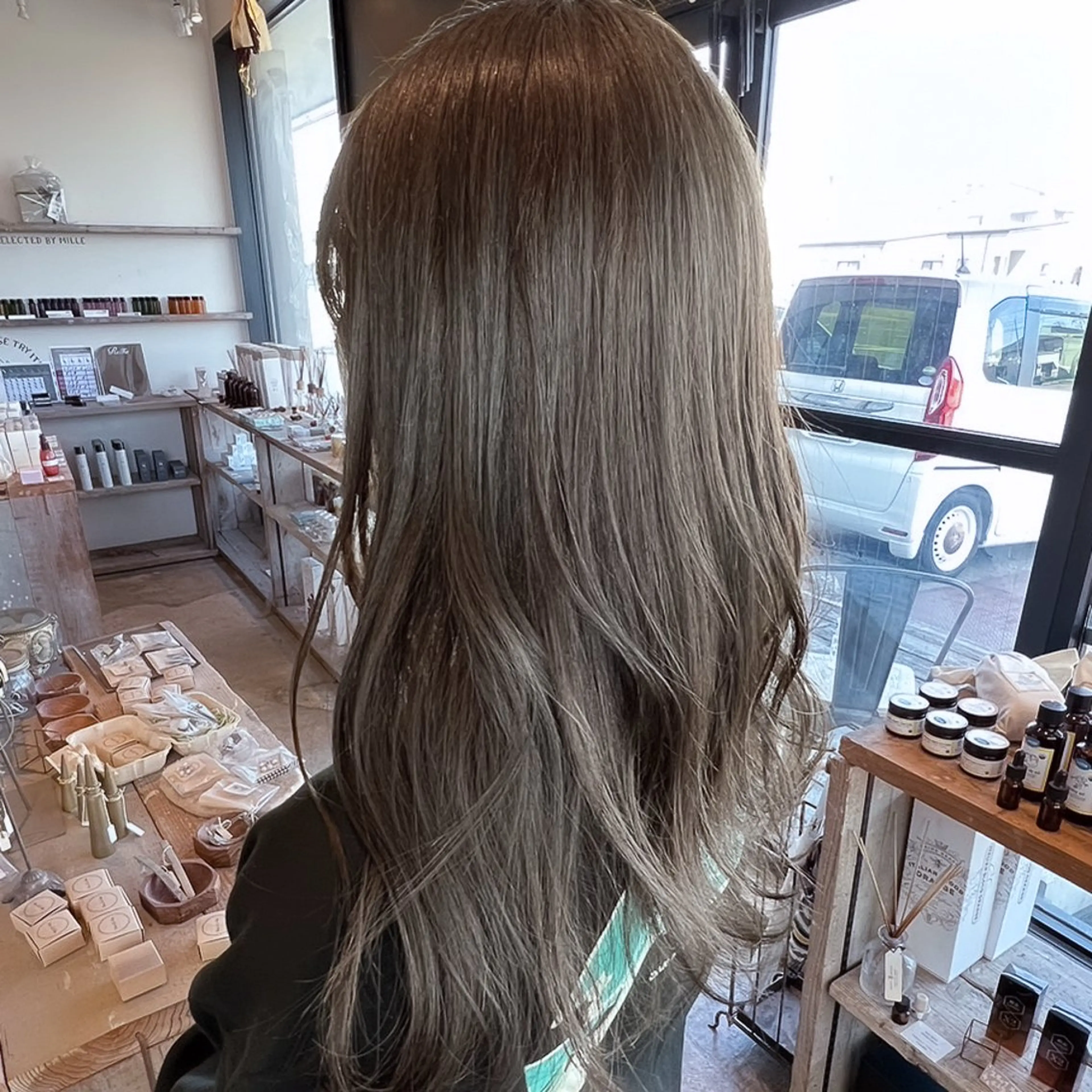 似合わせカット+ダブルイルミナカラー+抗酸化トリートメント¥26840→17900の写真