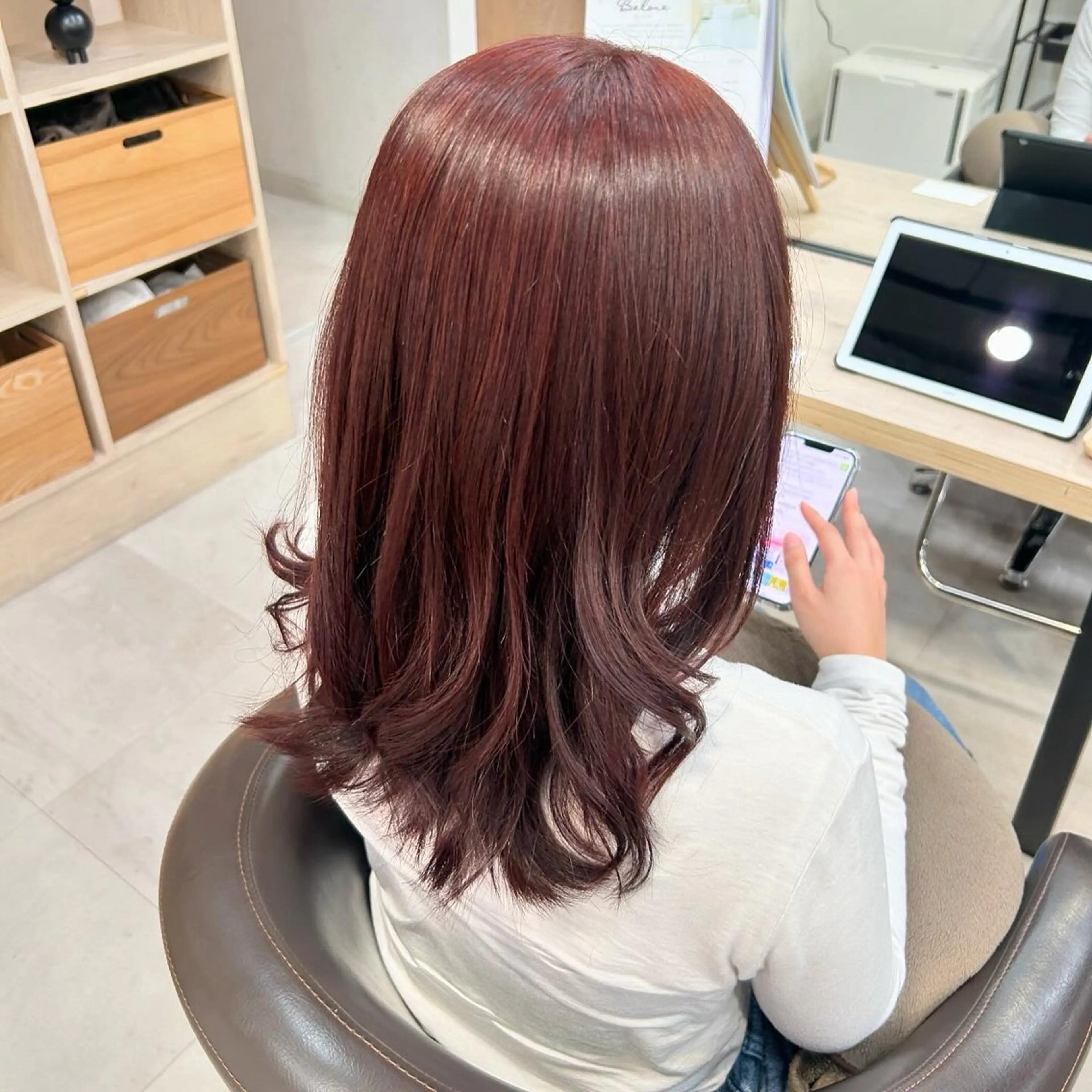 セミロング ヘアカラー 光を纏うツヤ感ロング Natsuki🪽のヘアスタイル