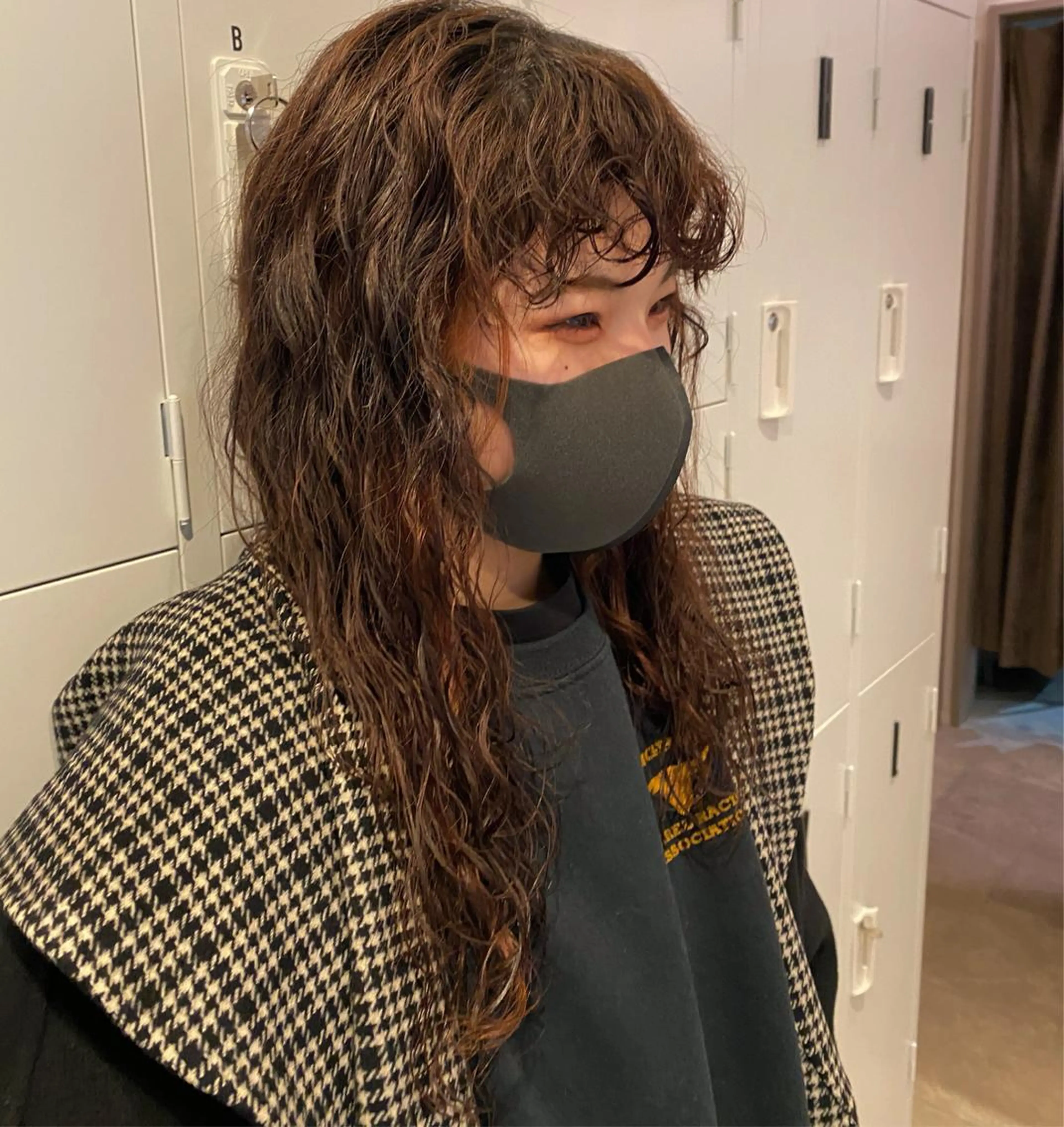 ロング パーマ レイヤーカット カット トリートメント ウルフカット 811 大阪梅田 ウルフのヘアスタイル