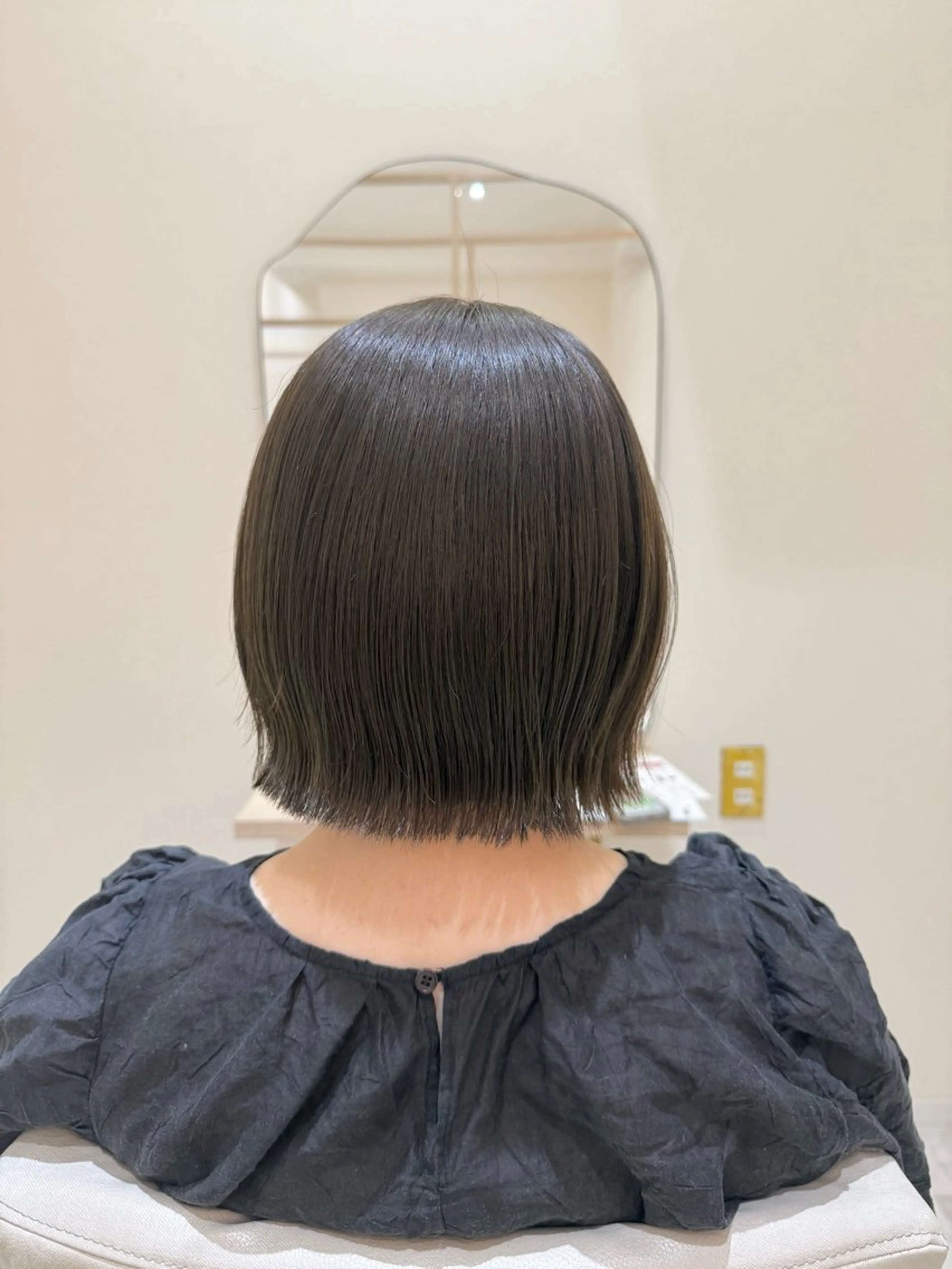 ショート カラー ベージュカラー オリーブベージュ ボブ 外ハネヘア カット ヘアカラー トリートメント 【ボブ/透明感カラー 】🎀上村美緒🎀のヘアスタイル