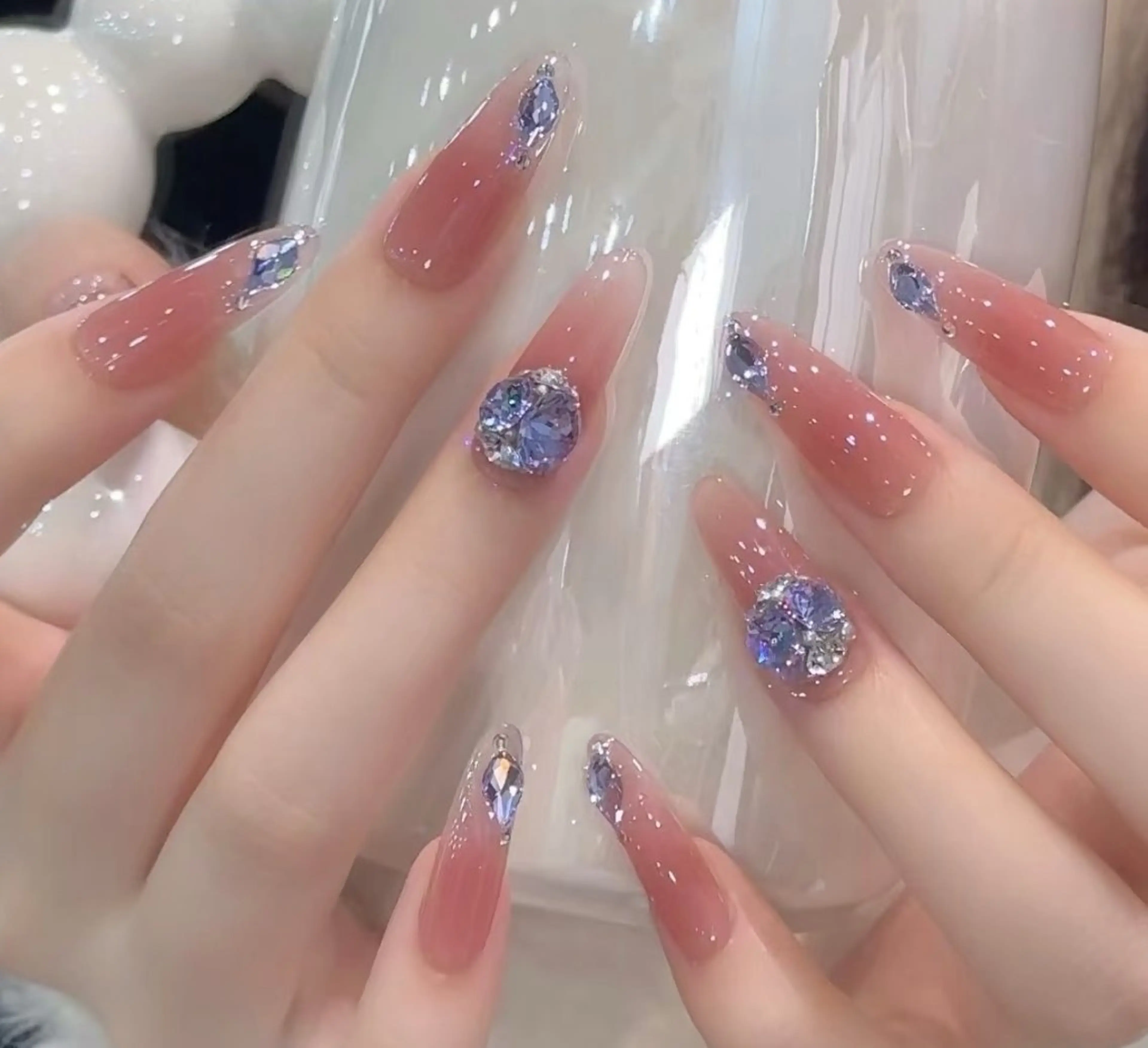 （チップ長さだし）🎀ワンカラーorマグネット宝石ネイル💎大きいパーツ5個と ストーン30個までの写真