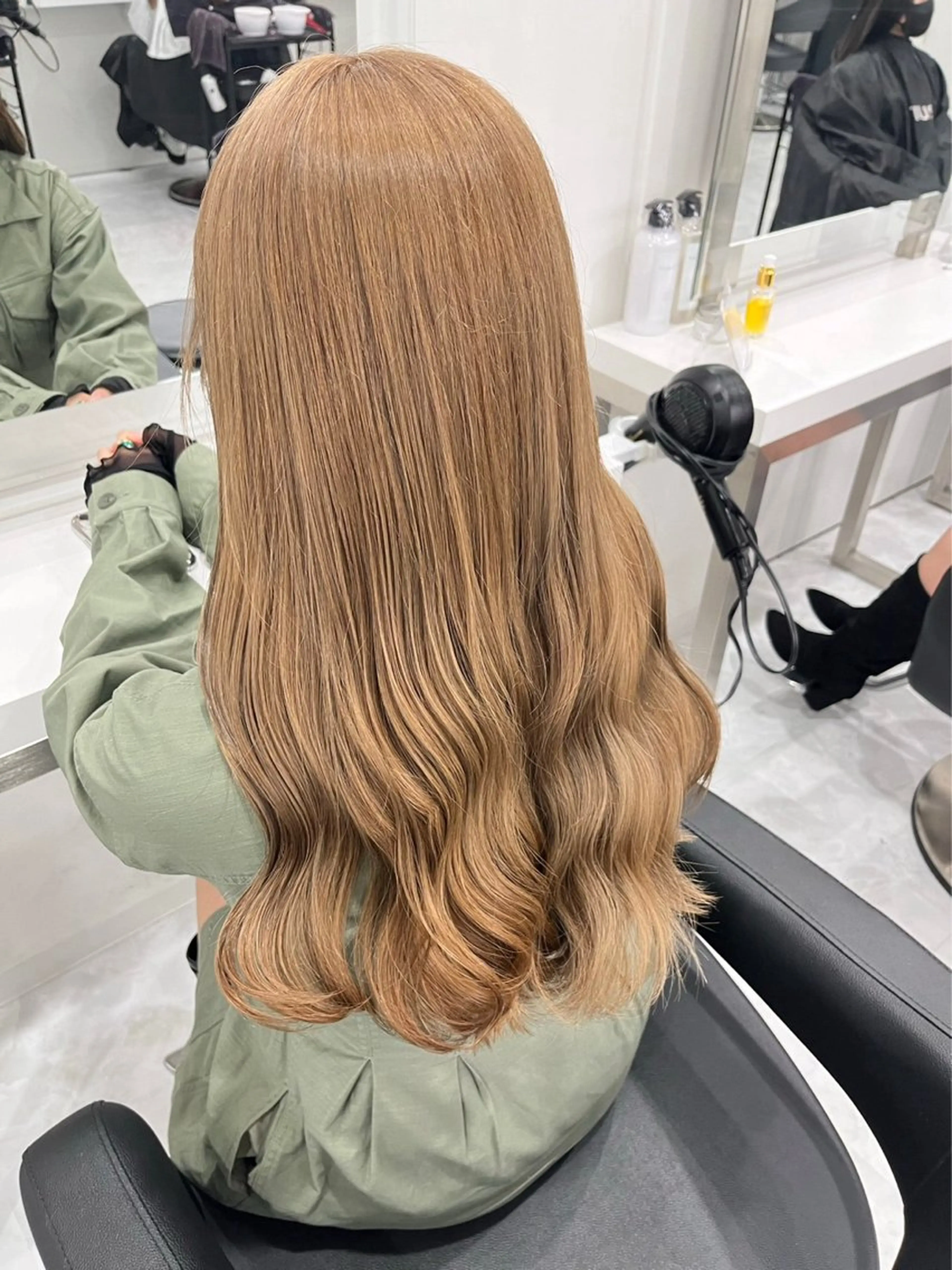 ロング メンズ ヘアカラー トリートメント 艶感ミルクティー🤍 色落ち綺麗🤍ともやのヘアスタイル