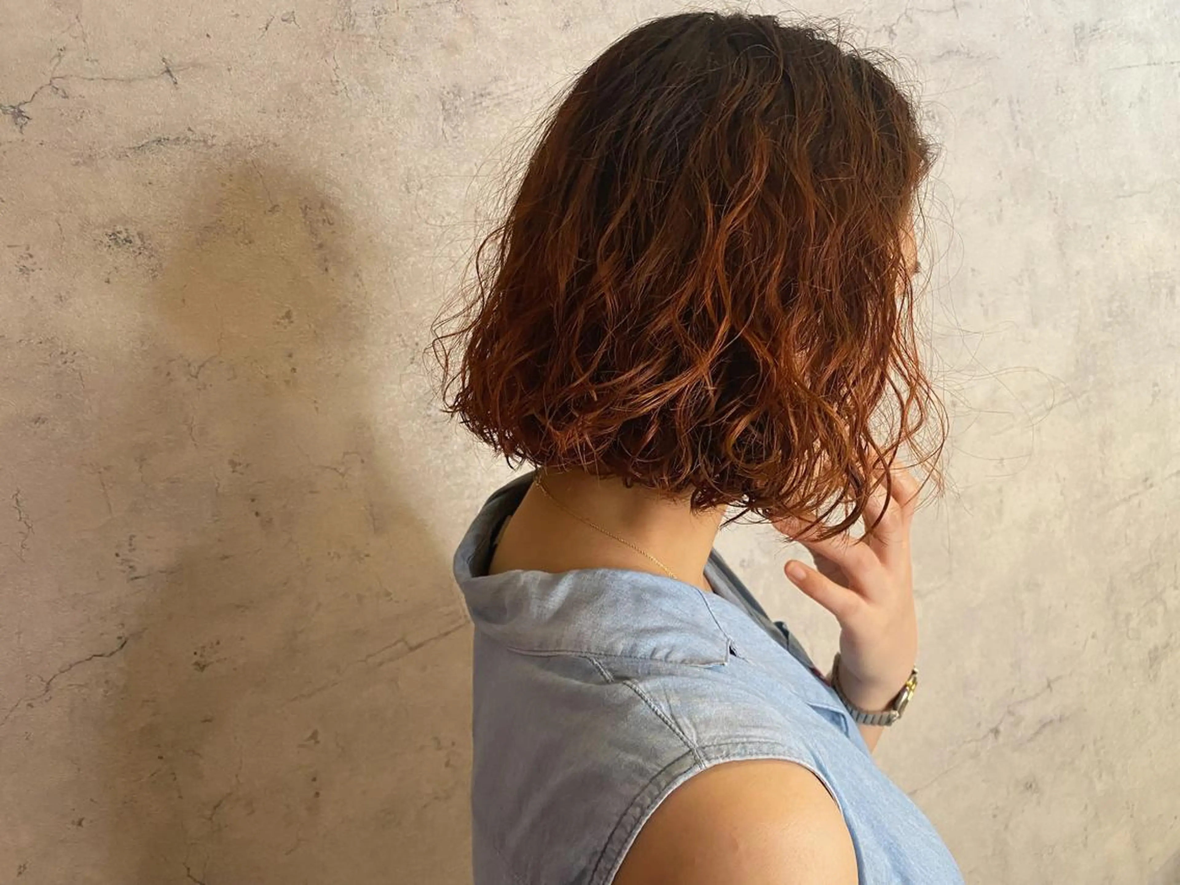 ショート カラー パーマ オレンジ vato マンツーマンサロンのヘアスタイル