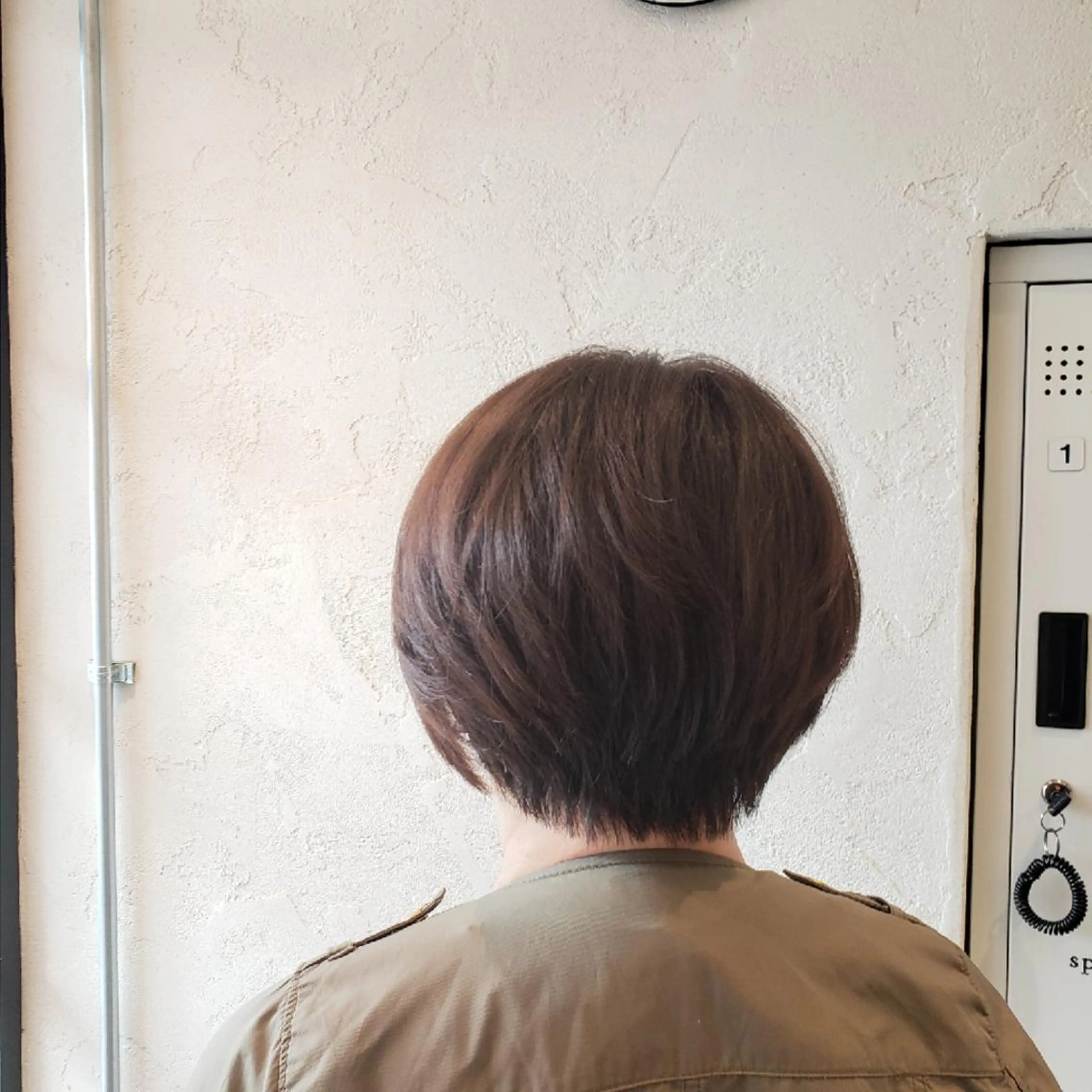 ショート カラー 薄葉 美菜子のヘアスタイル